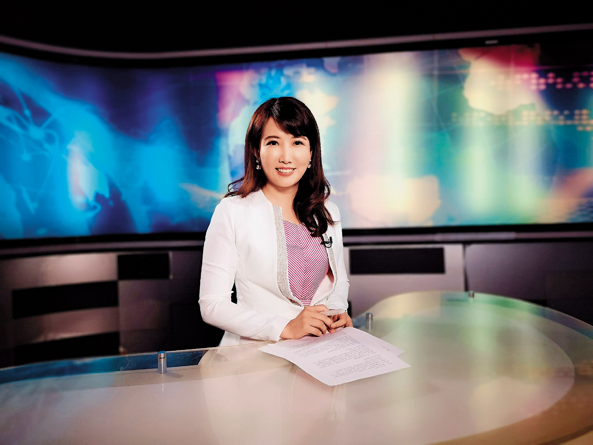 前主播蔡沁瑜自爆收到不明貨到付款包裹，內容竟是品質粗糙的山寨名牌口紅。（翻攝自聽蔡沁瑜黑白講臉書）