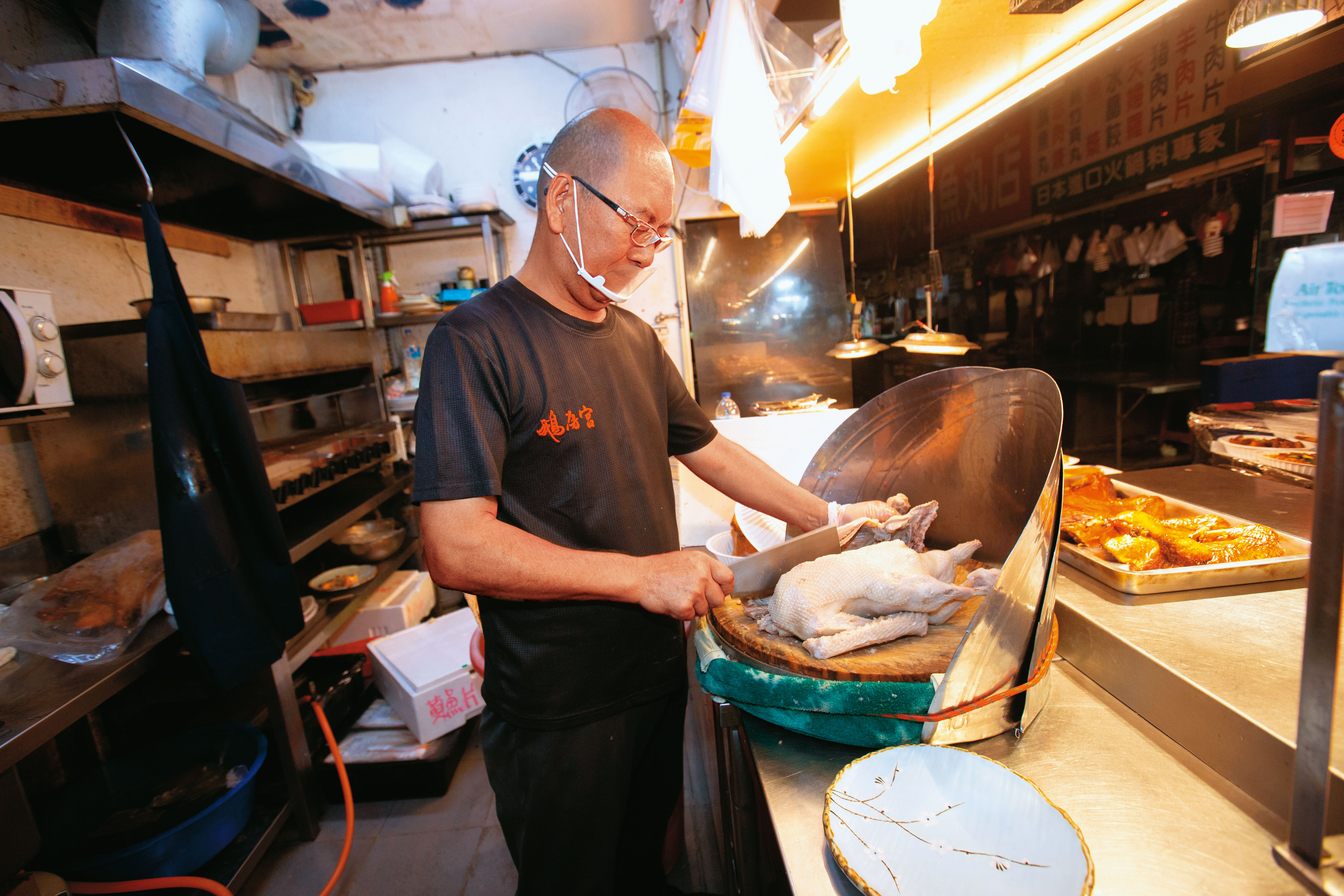 鵝房宮另外一位創辦人巫鑫（圖），擅長鵝肉料理，目前新一點利市場的創始店由他看場，另2家餐廳則由張志民負責。