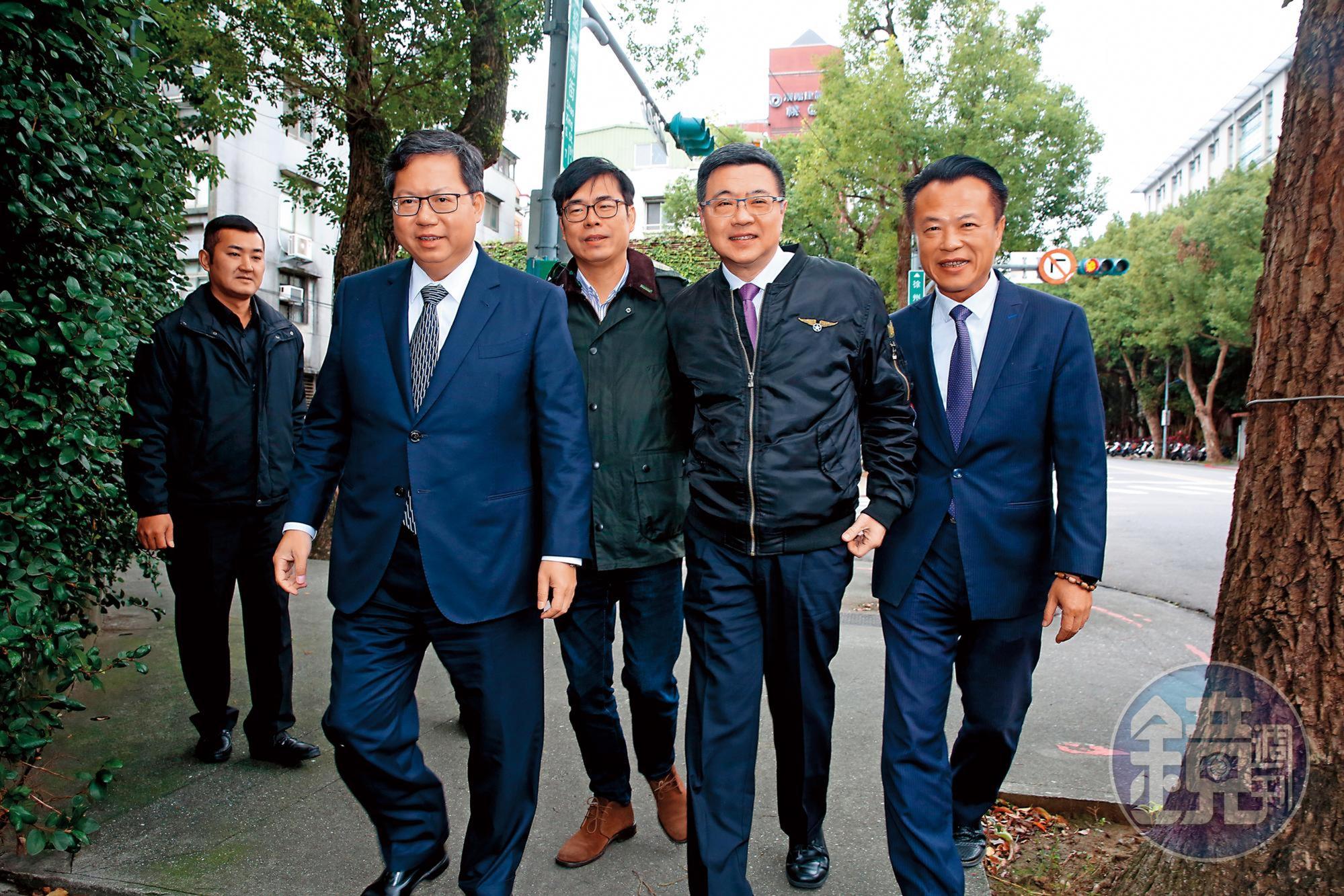 鄭文燦(前排左)、陳其邁(前排左2)、翁章梁(前排右)等黨內中生代,上週六與支持的民進黨主席候選人卓榮泰(前排右2)出席座談會。