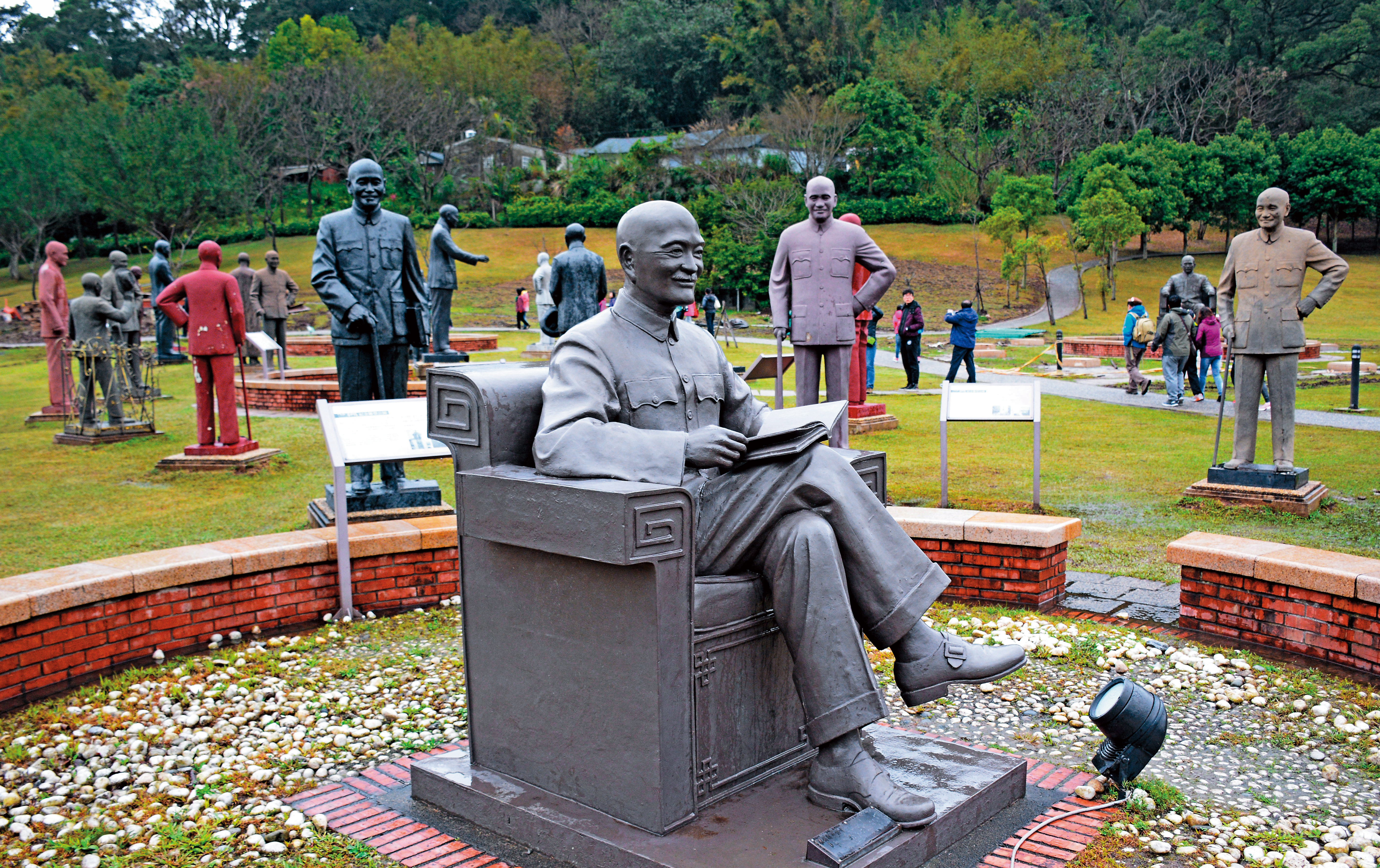 鄭文燦認為轉型正義不該窄化為「去蔣」,圖為位於桃園大溪的慈湖紀念雕塑公園。(東方IC)