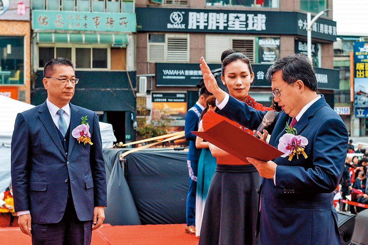 鄭文燦公開宣示第二任市長任期會做好做滿，圖為他上週二宣誓就職。（桃園市政府提供）
