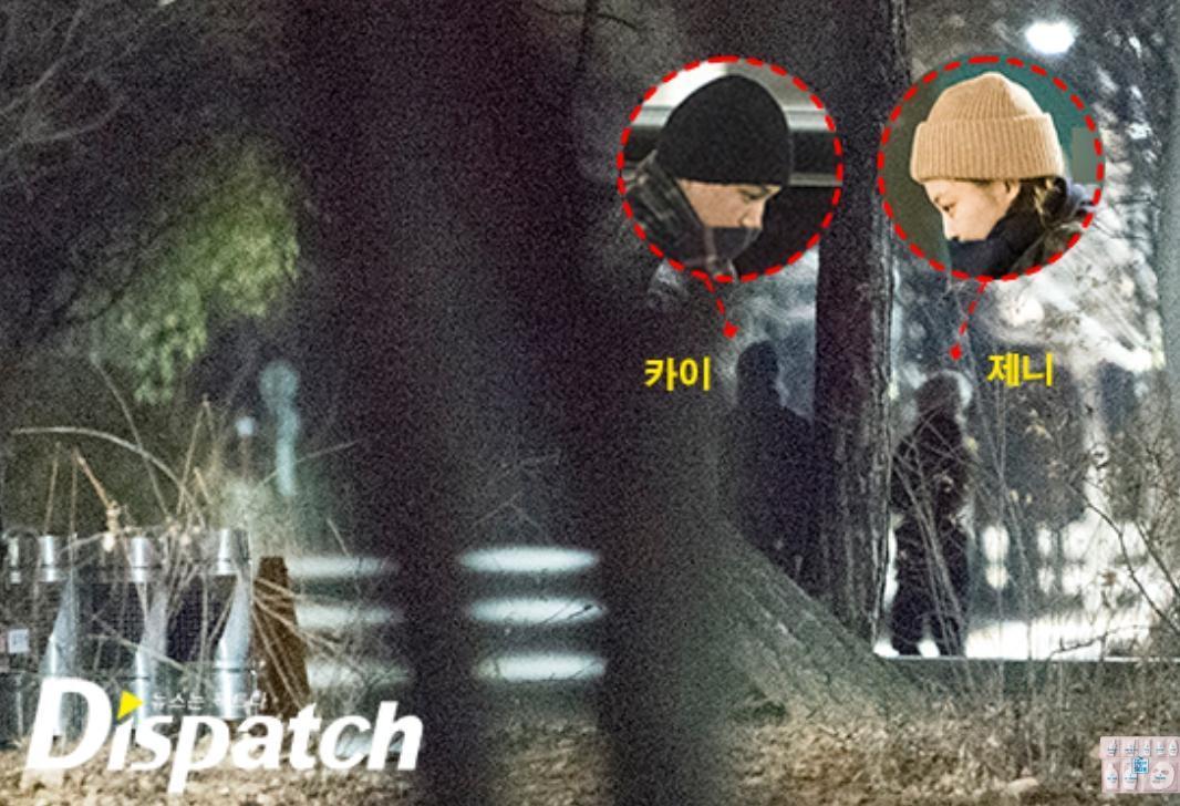 KAI和JENNIE晚上到天空公園散步談心,享受兩人世界。(翻攝自DISPATCH網站)