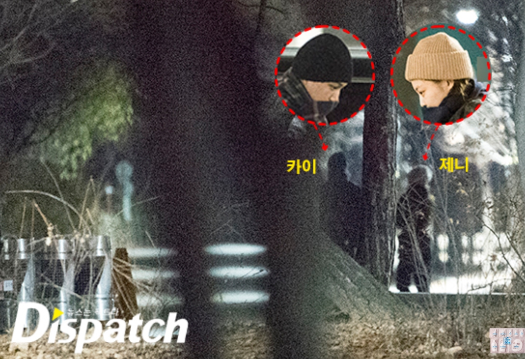 KAI和JENNIE晚上到天空公園散步談心，享受兩人世界。（翻攝自DISPATCH網站）