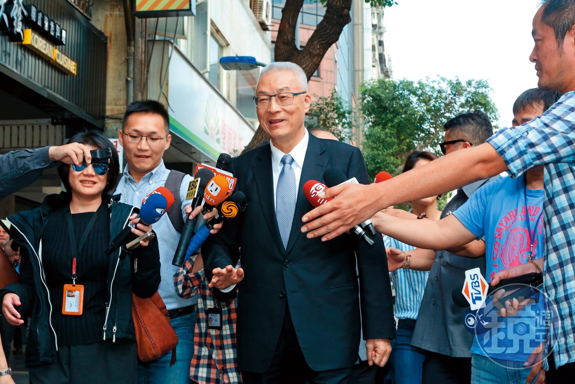 民進黨九合一選舉大敗，新北市長朱立倫卸任後隨即宣布投入總統大選，國民黨主席吳敦義則是鴨子划水。