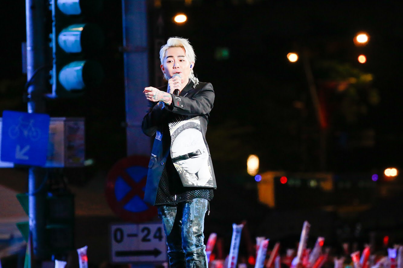 謝和弦向台下觀眾感性告白，講到「謝謝大家，我是謝和弦，我是台灣人，我愛……」時，轉播單位直接卡掉秒進廣告。