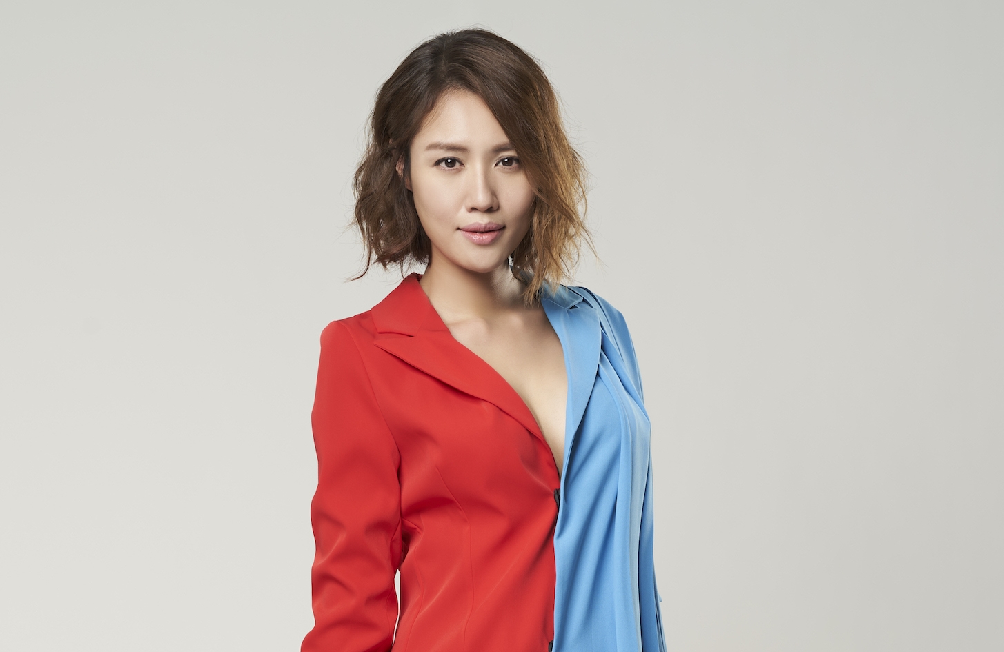 A-Lin的姐姐黃莉，擁15年模特兒經歷，今宣佈棄伸展台轉戰舞台，以原住民語的名字「Luji」展開第二人生。（好舒服音樂提供）