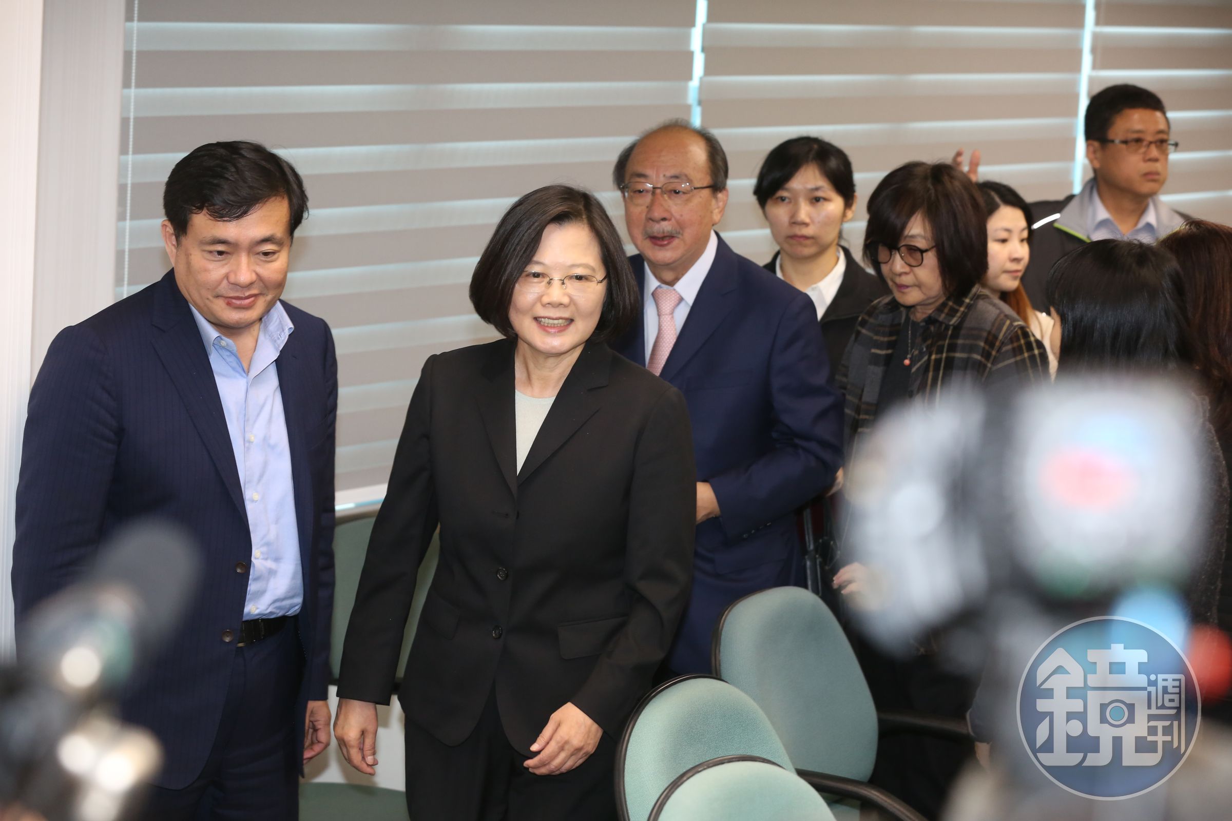 民進黨發言人何孟樺呼籲習近平主席正視台灣是一個主權獨立的國家。