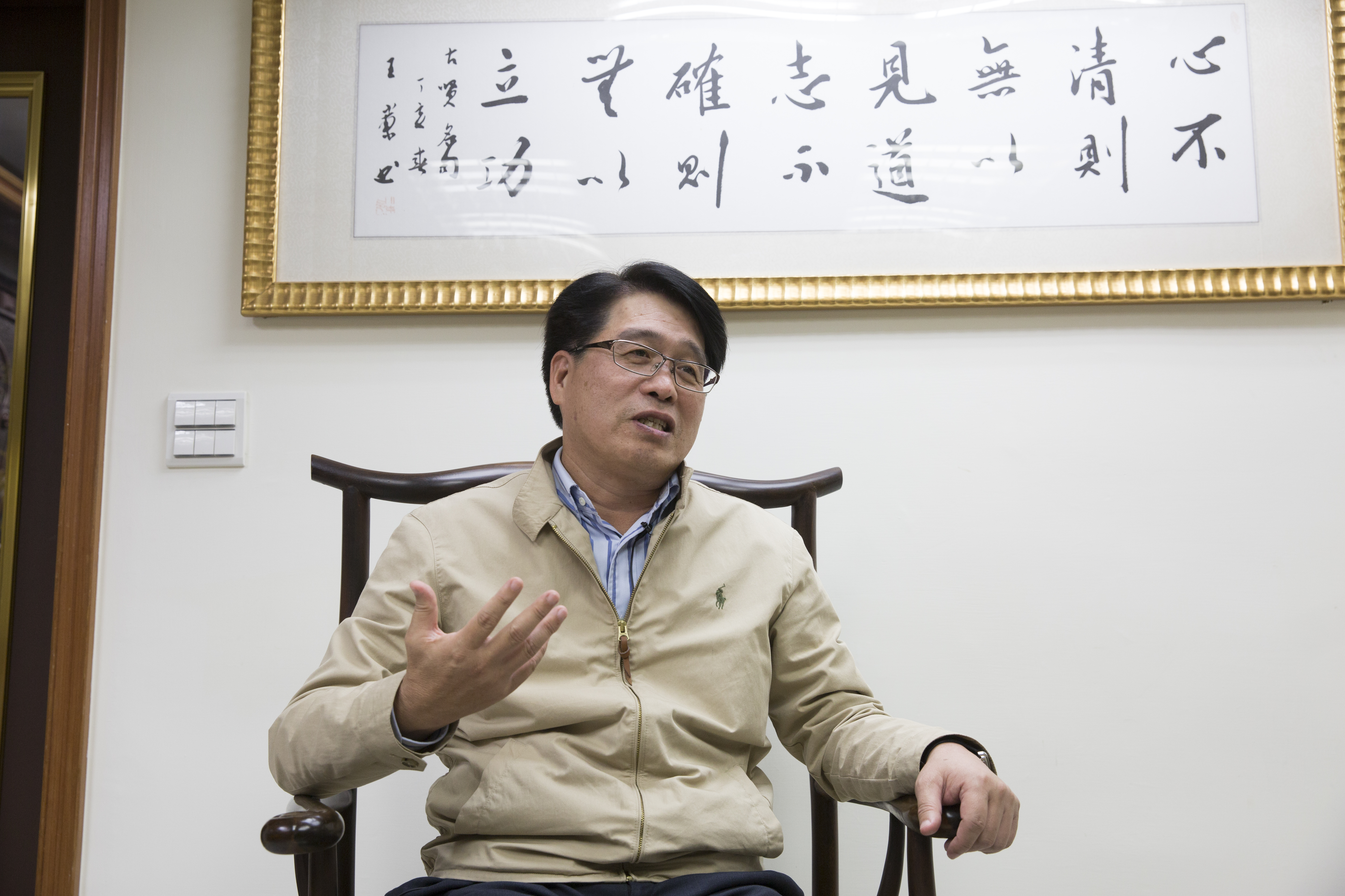 民進黨主席候選人游盈隆抨擊黨內說蔡英文總統2020會贏的人，是侮辱所有民進黨人的智商。