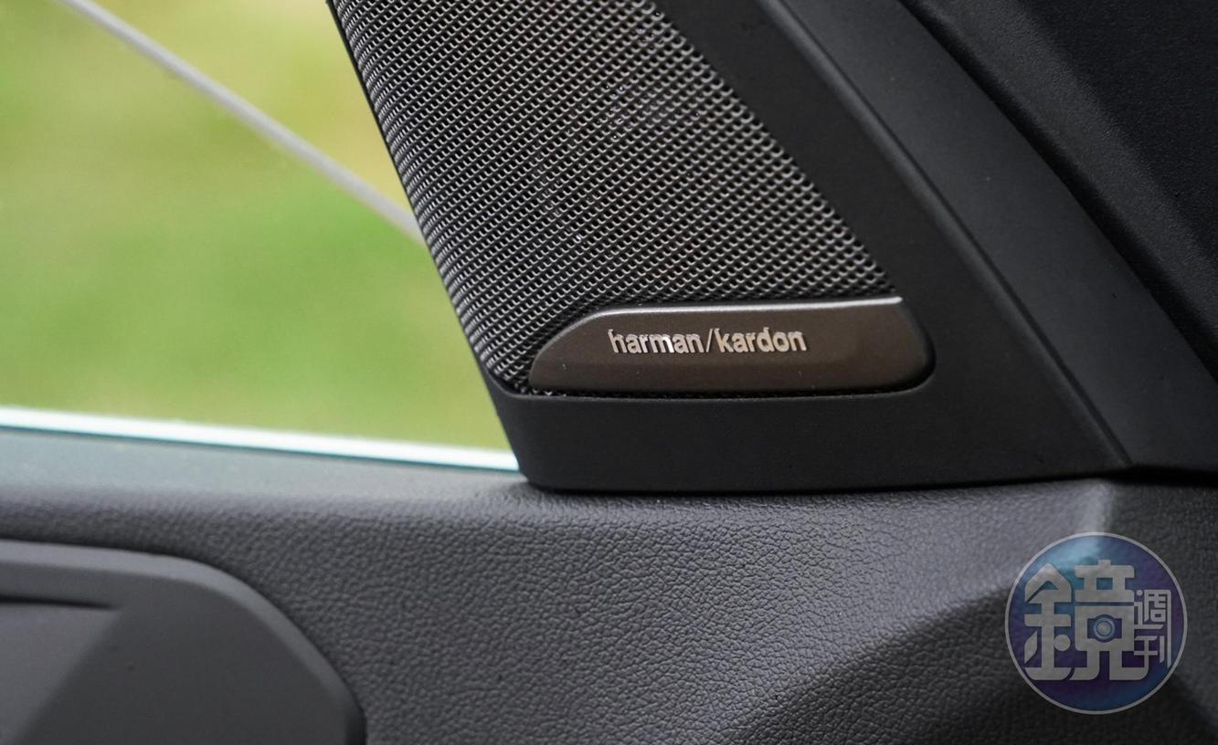 試駕車配備了harman/kardon音響與16支揚聲器。