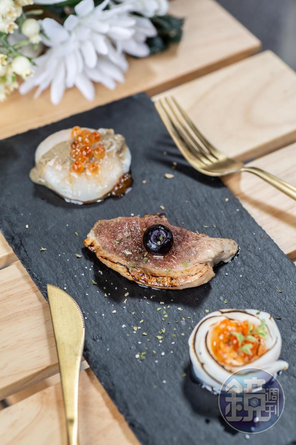 「海陸珍味三小品」使用生食級干貝、炙燒藍莓鴨胸、鮭魚冰捲等新鮮好料，將海陸的鮮甜一盤打盡。