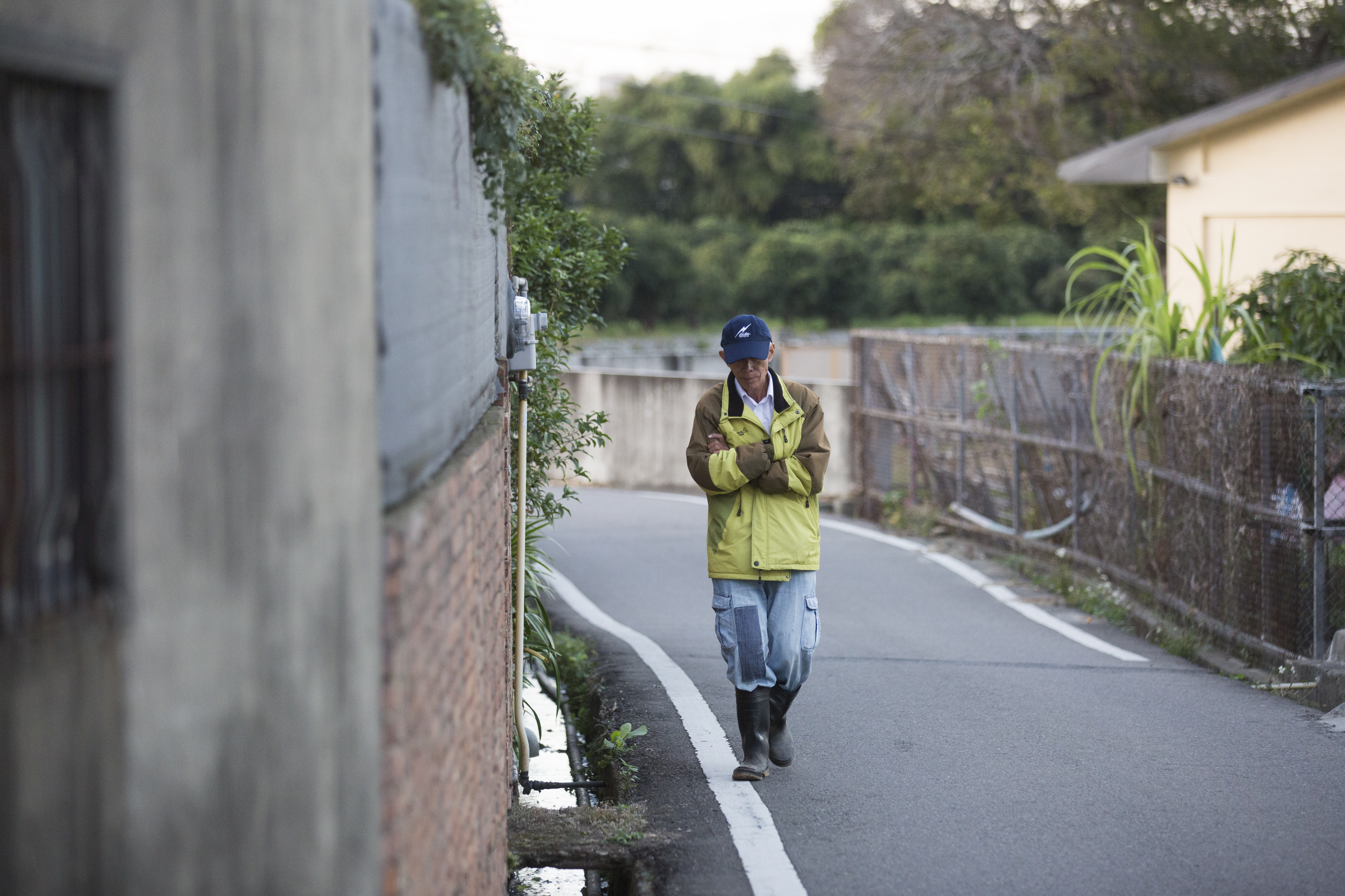 謝天福曾經為一隻鵝贖身，並登報徵求飼主。