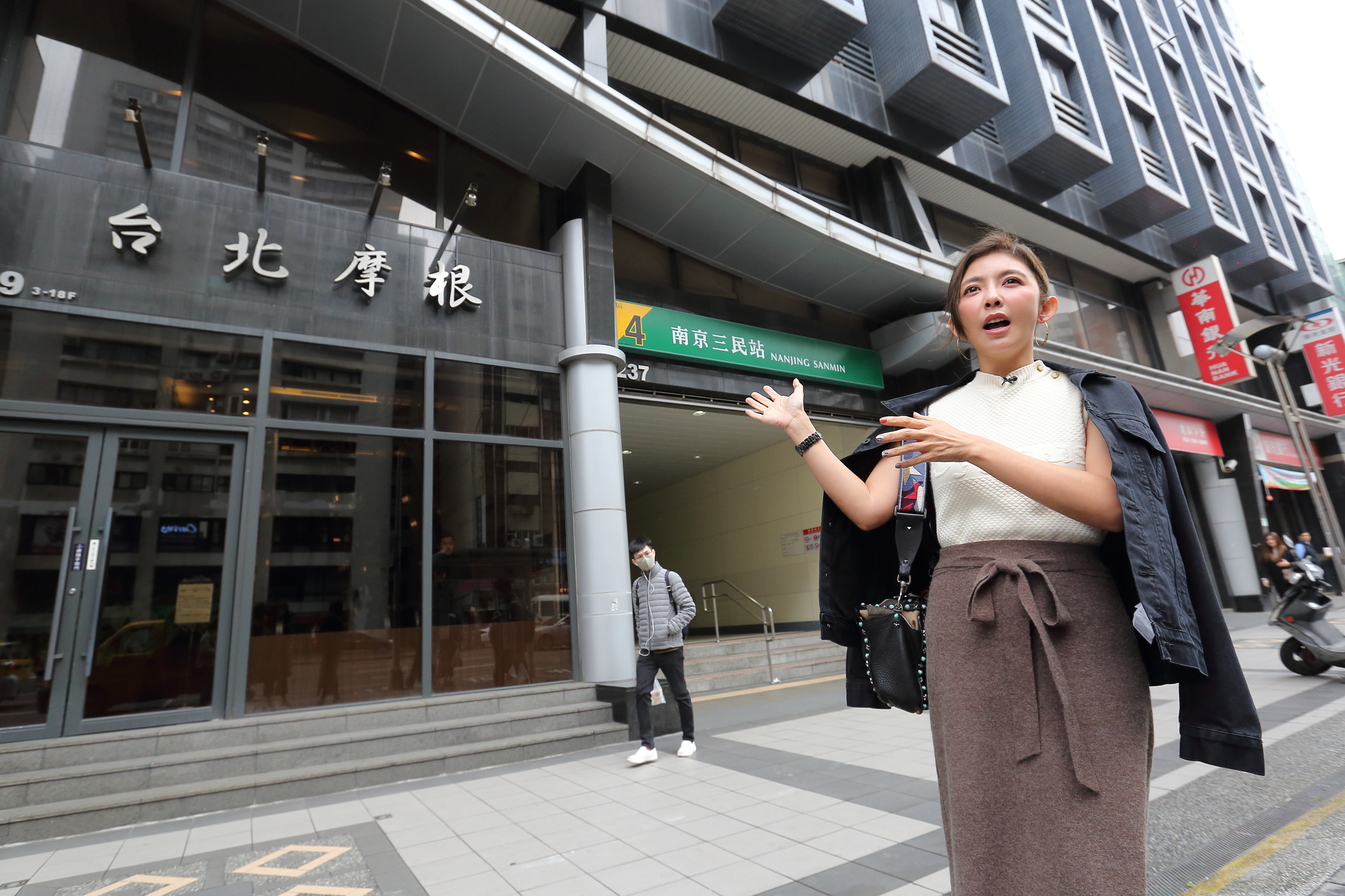 藝人李芳瑜過去買股變壁紙，買房存錢是她自救財務的第一步。