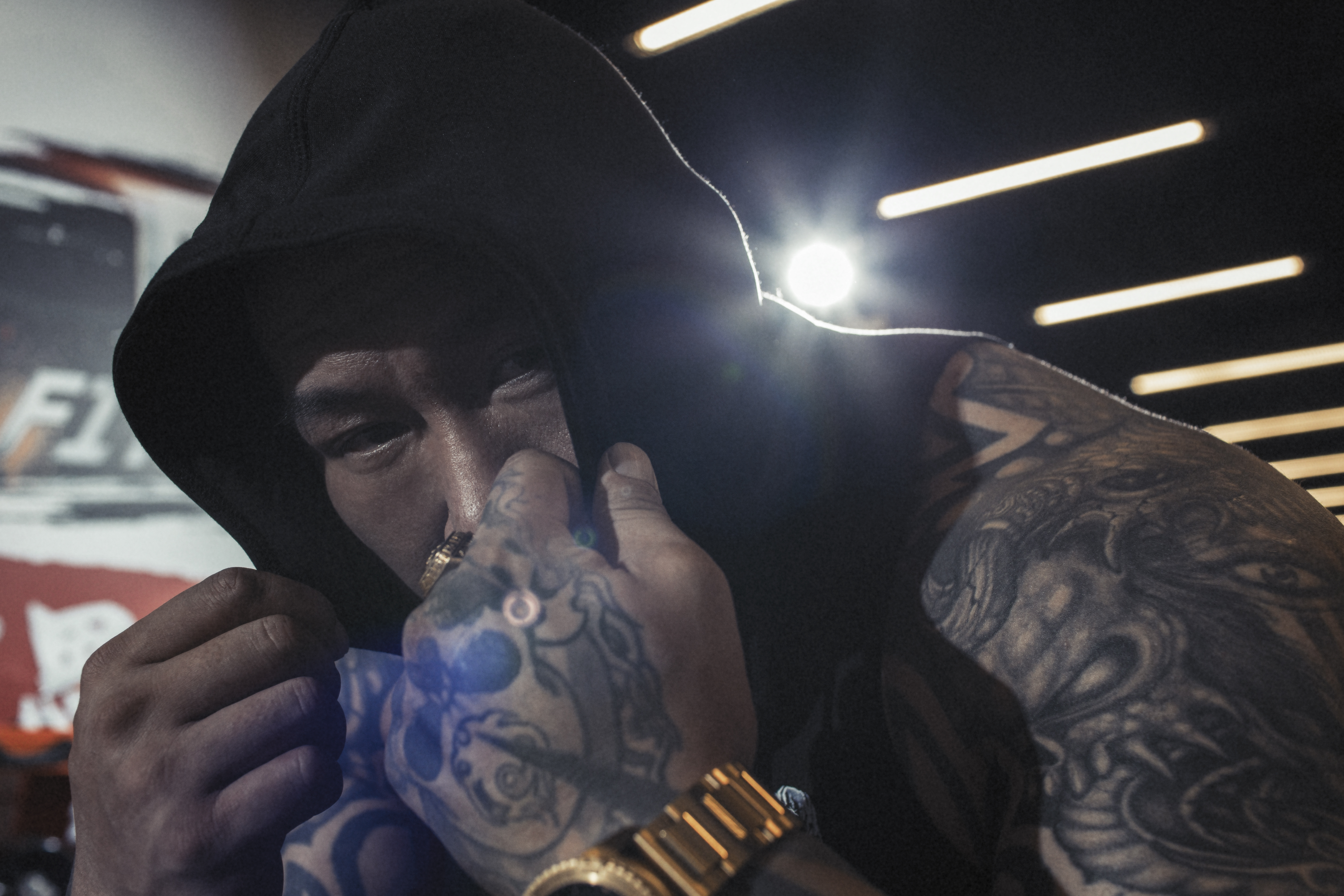 碰到要求東、要求西的客人，館長說，「那就退費依合約辦理。」然後對方往往就沒有下一句。