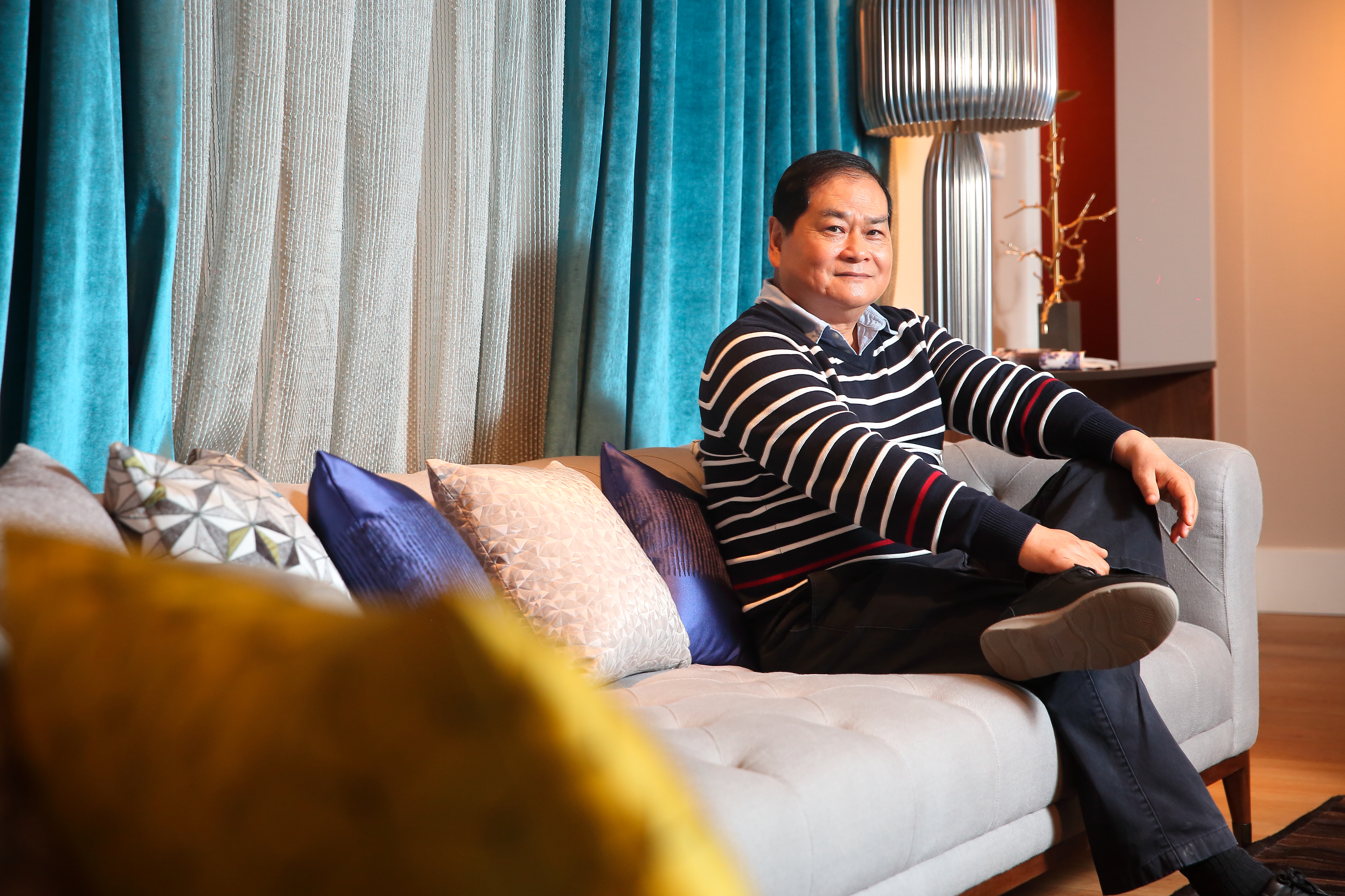 從白宮沙發做到比爾蓋茲的辦公椅，謝智通一路從皮衣工廠轉型到家具代工，攻下金字塔頂端客群，讓世界看見台灣人的實力。