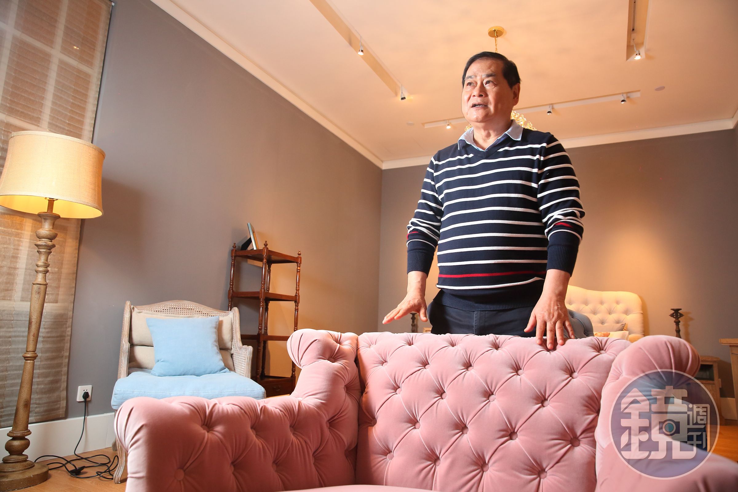 客戶非富則貴，69歲的謝智通卻是一身Hang Ten平價條紋polo衫，興趣是收集工廠。