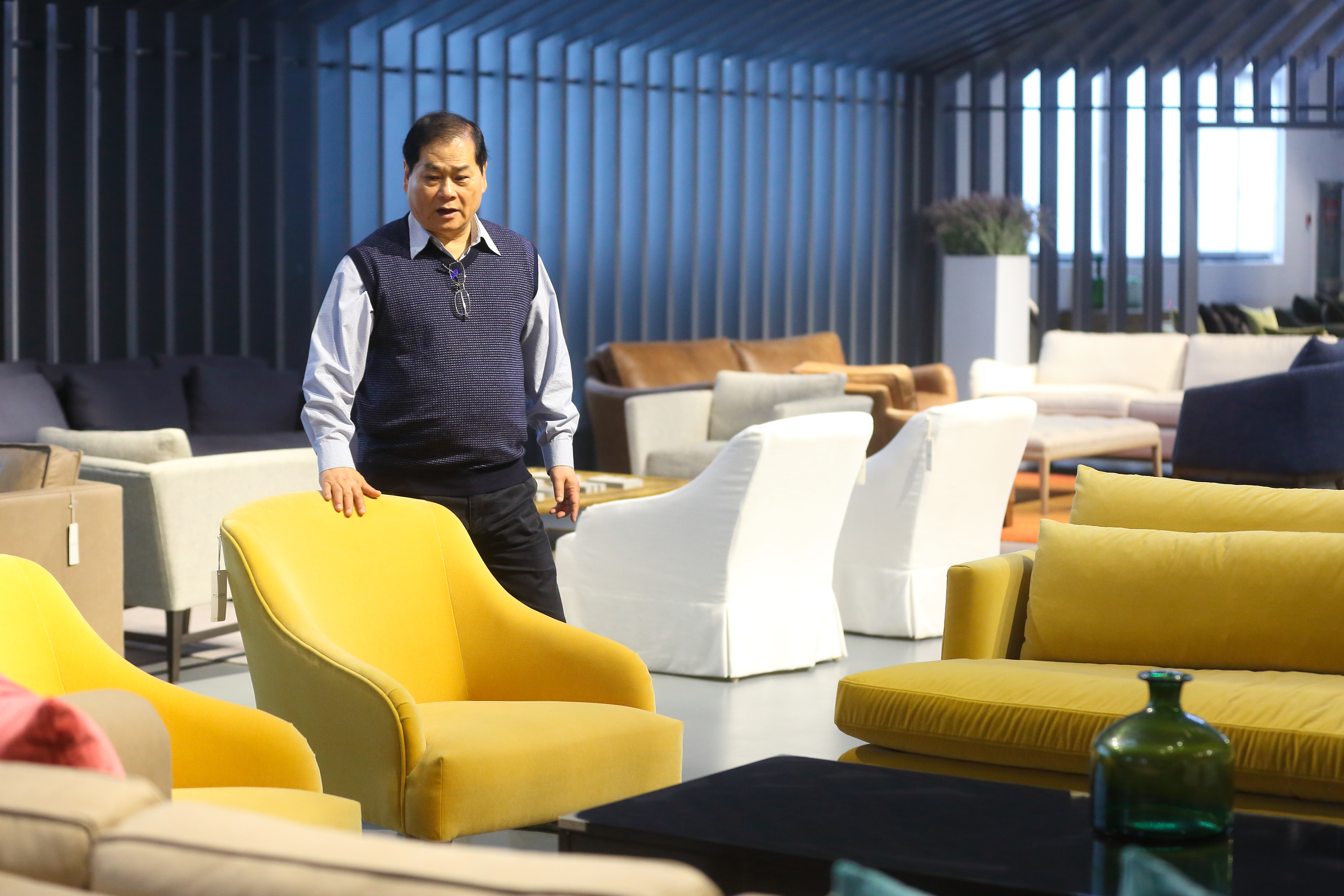 靠著客製化量產訂單和快速交貨，商億達到42%毛利率，謝智通對此很引以為傲。