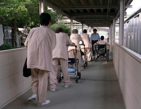 日本高齡受刑人的照護費用,平均每人一年約320萬日圓,幾乎是低收入戶補助金的2倍,讓不少生活困頓的長輩不惜順手牽羊,只為得到完整照護。(圖片取自kenbounoblog)