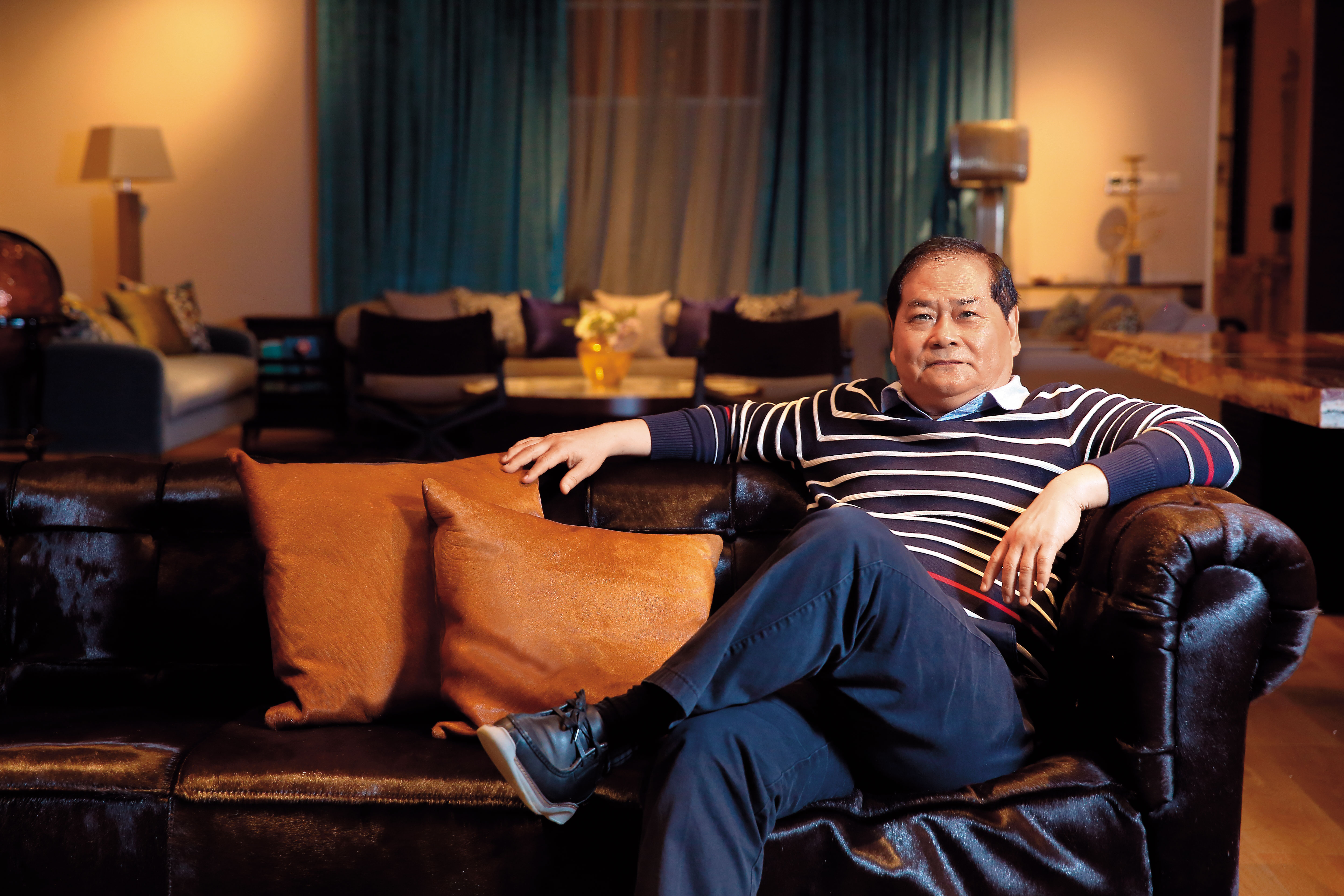 從白宮沙發做到比爾．蓋茲的辦公椅，謝智通一路從皮衣工廠轉型到家具代工，攻下金字塔頂端客群，讓世界看見台灣人的實力。