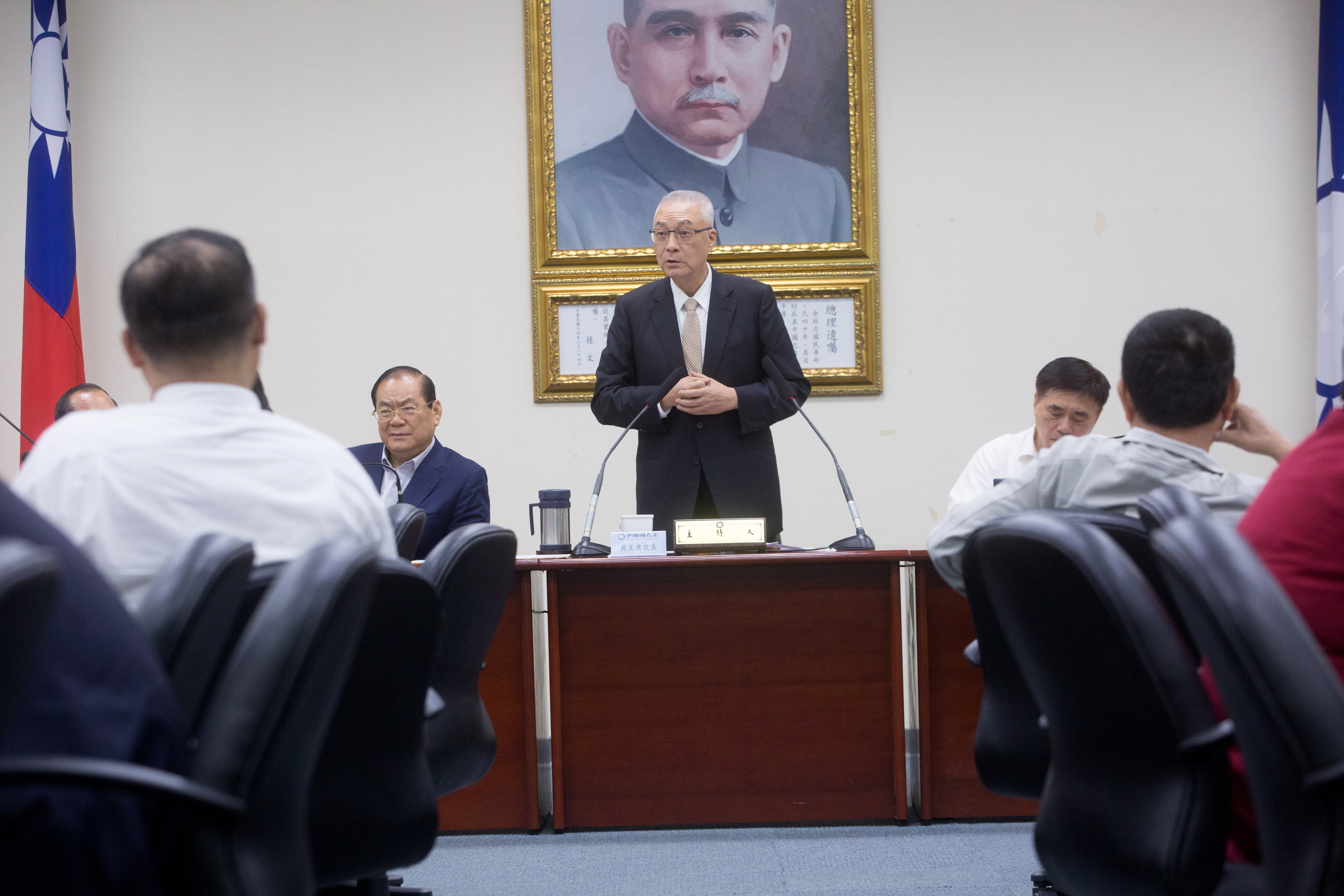 國民黨對於習近平談話發表聲明，表示目前兩岸處於「分治」的狀態，現階段「一國兩制」恐難獲得台灣多數民意的支持。