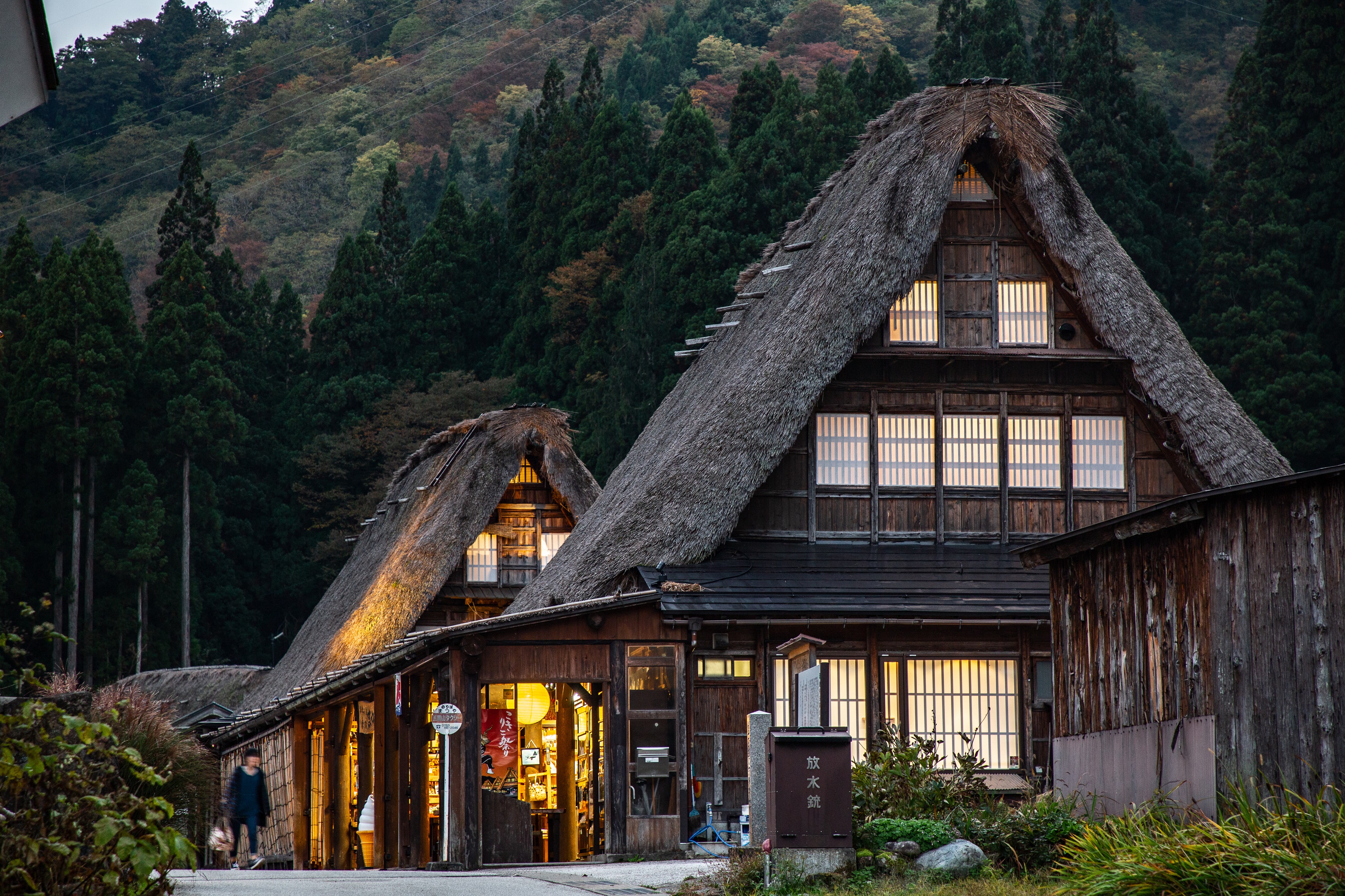 在偏遠的相倉合掌村住上一晚，感受不一樣的日本傳統鄉村生活。