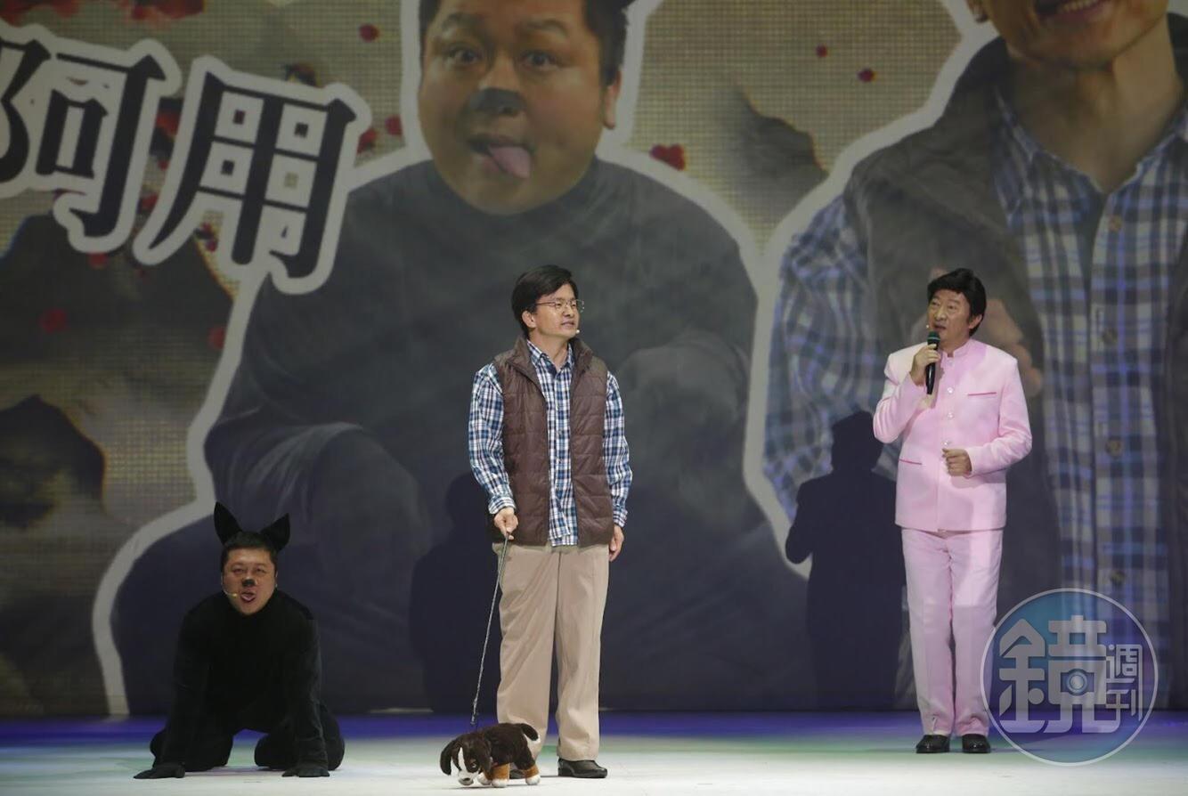 納豆(左)不只要扮女人,連狗也要模仿。
