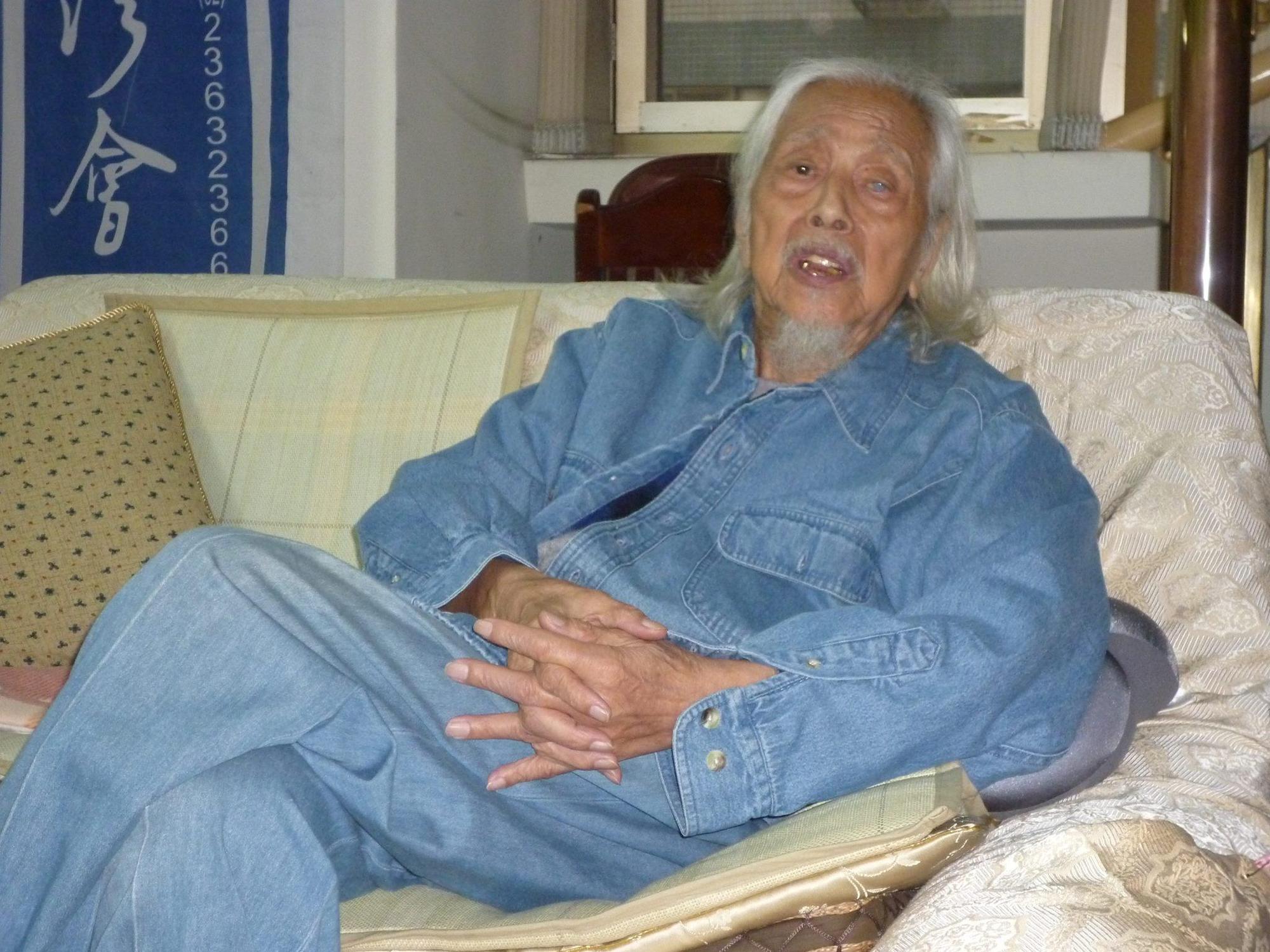高齡101歲的「台獨歐吉桑」史明昨（3）日則透過臉書力挺小英，強調這次選舉要支持蔡英文，「若無，不只是蔡英文一人的失敗，更是史明及獨立運動的大失敗。」（翻攝自史明臉書）