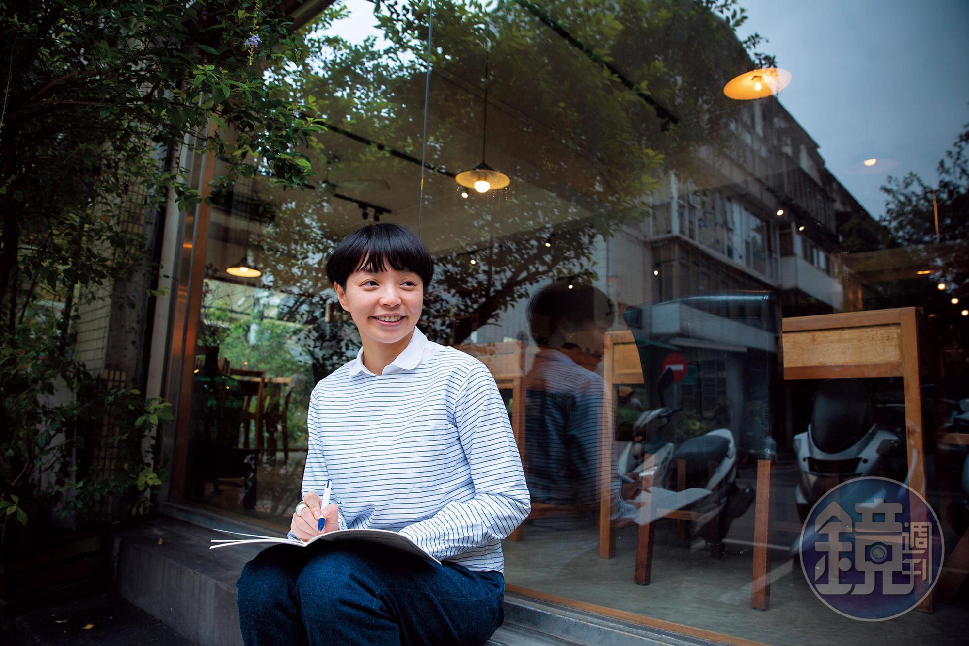 跟祖父母輩對話時，温又柔意外發現他們的日語程度很好，但有種奇異的時代落差，她說：「第一次聽到舅公說出『支那』這個詞時，我還以為是太宰治時代才會出現的日語。」