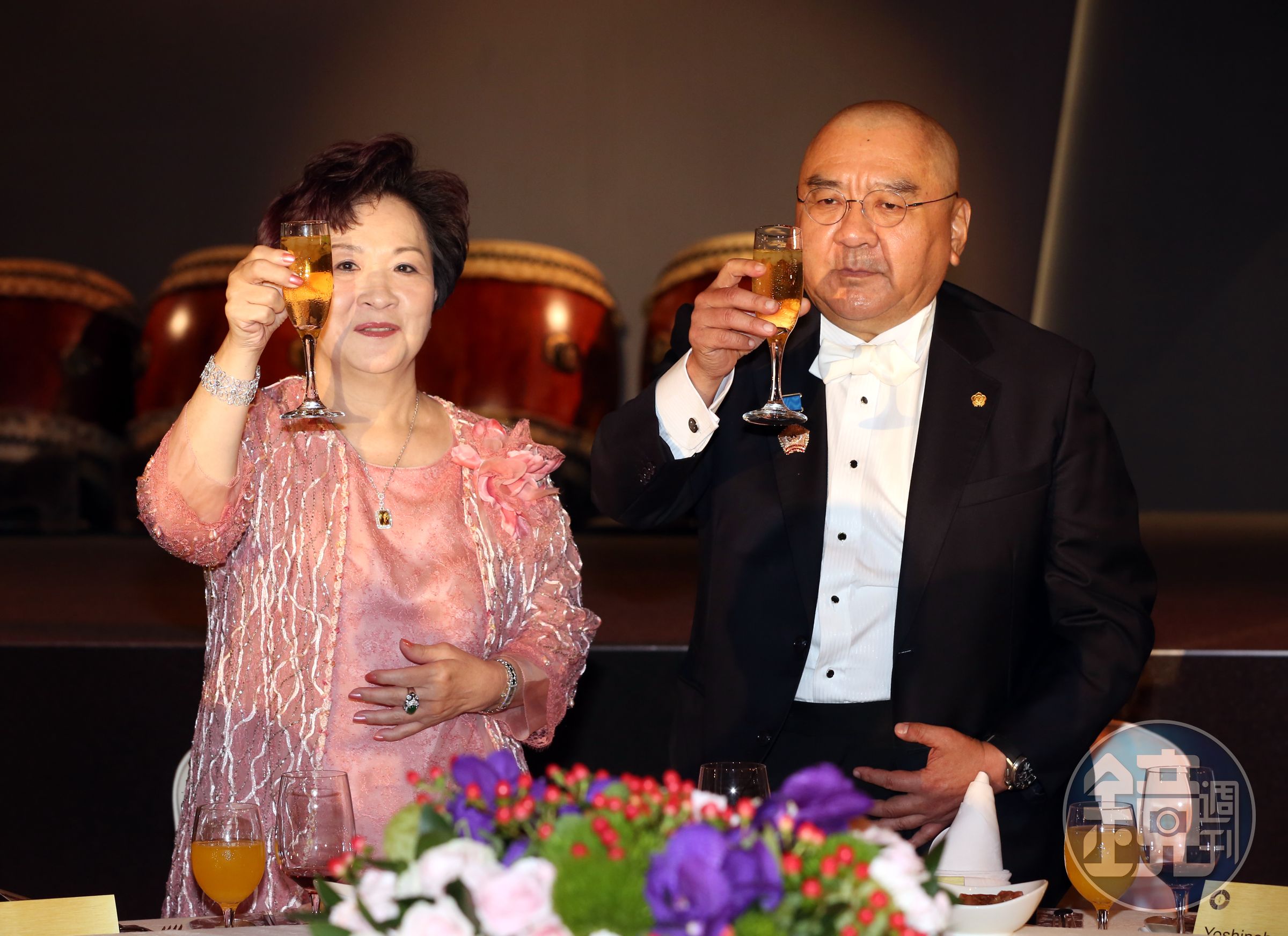 潤泰總裁尹衍樑（右）去年財富逆勢上漲。