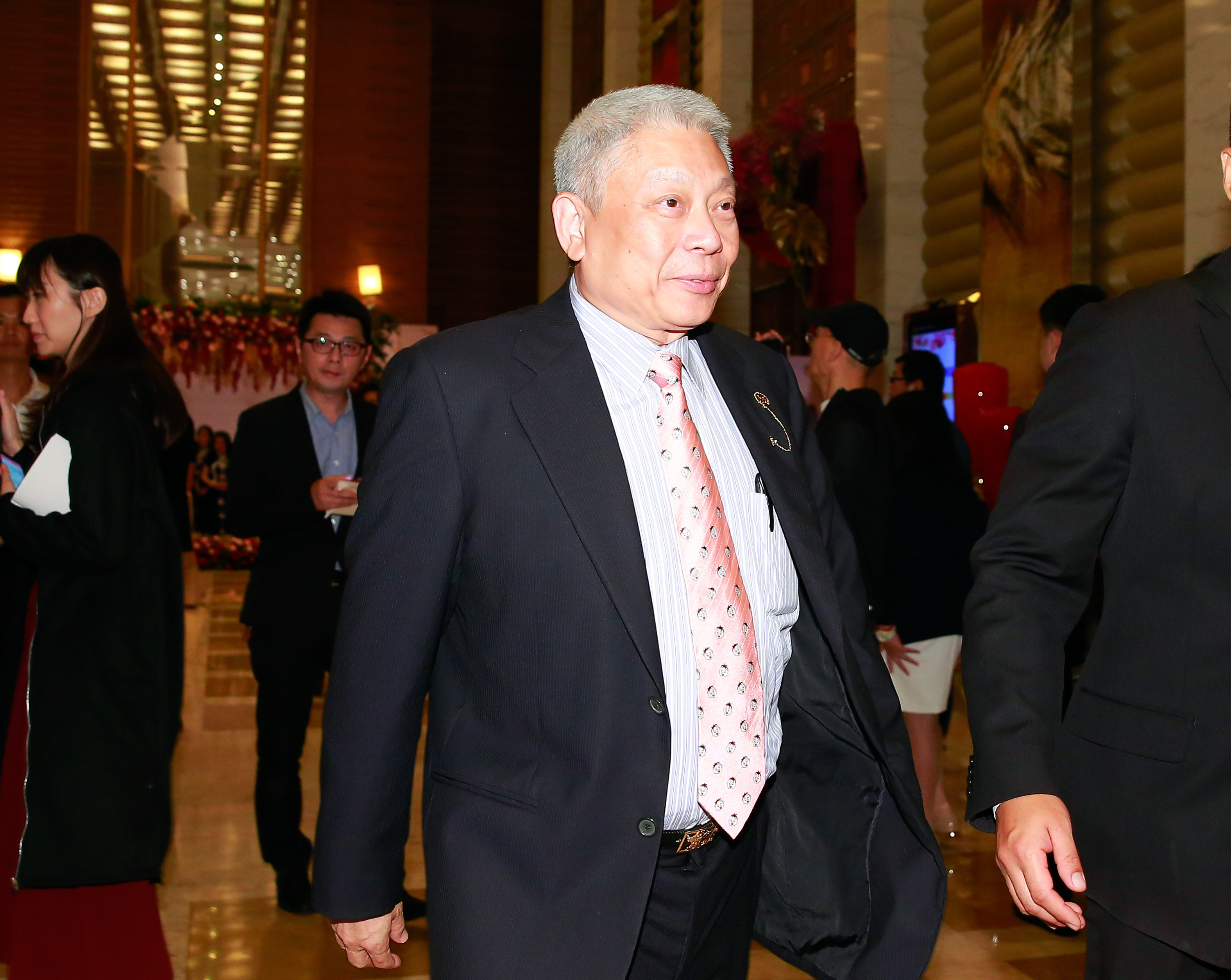 蔡衍明旗下事業跨足食品、飯店等不同領域，集團市值超過千億元。