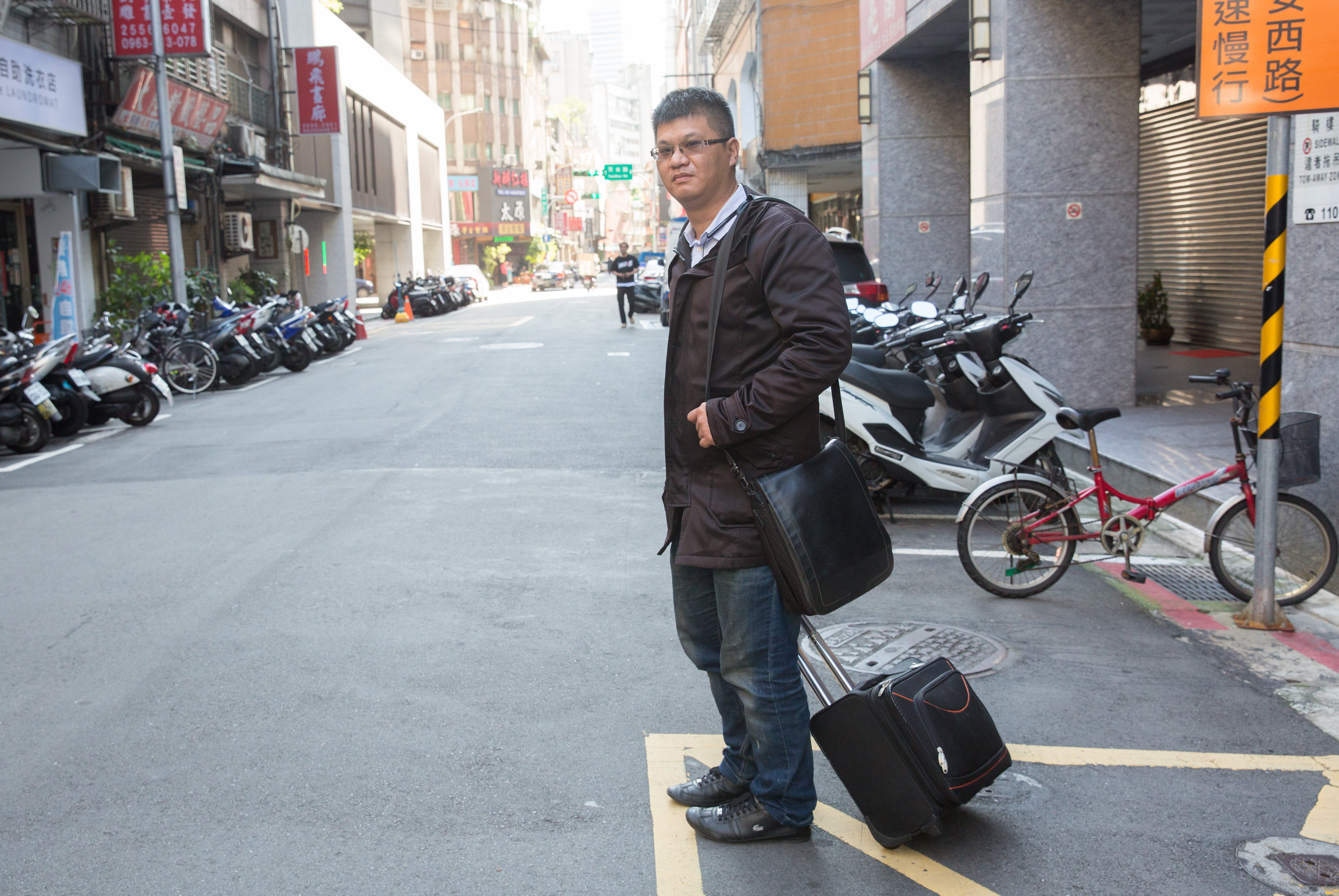 不少人私訊或打電話給盧致宏說要應徵清理師工作,但他說通常見習一次就會被嚇跑。