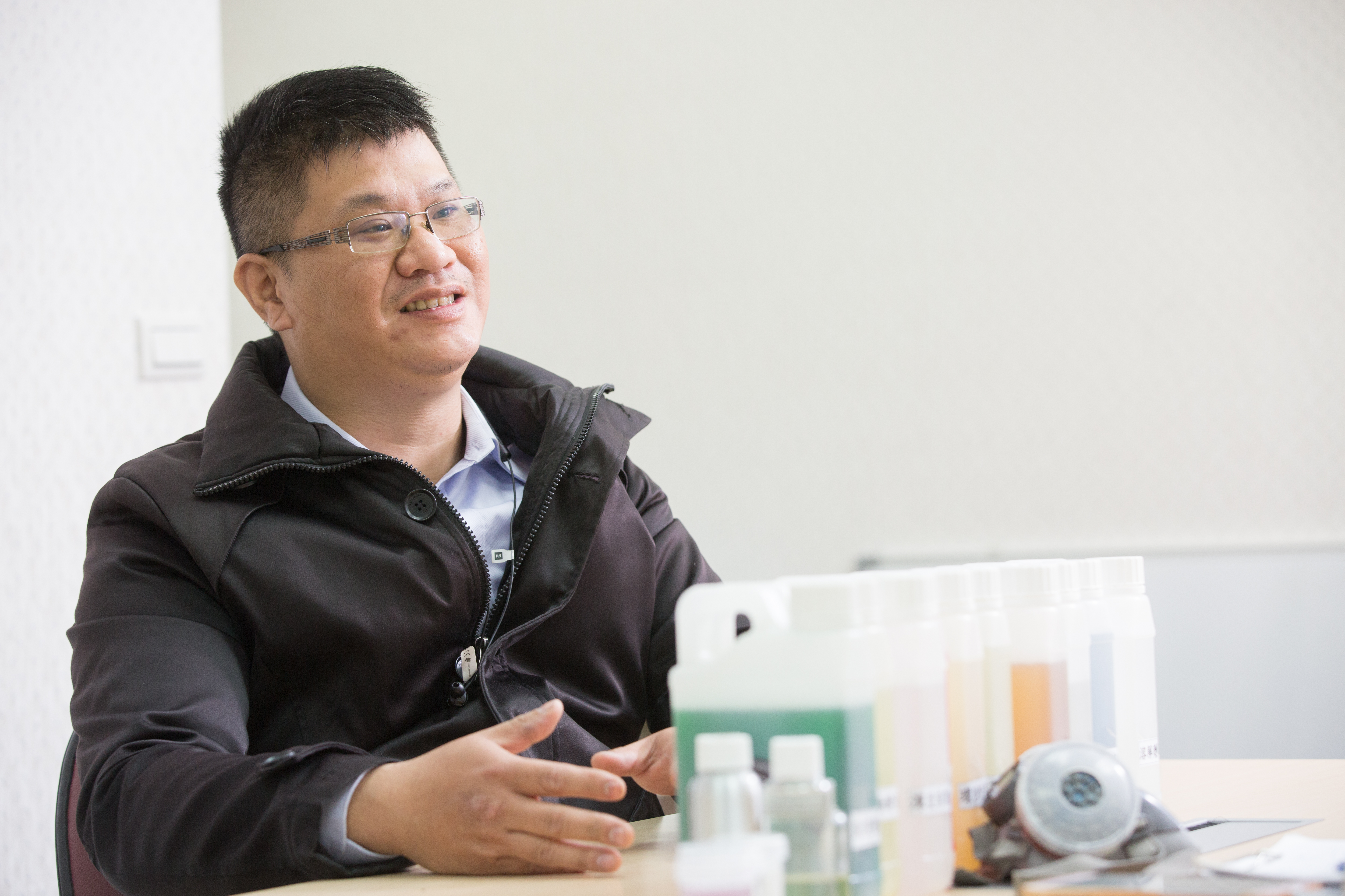 盧致宏擔任禮儀師時看見命案現場清潔方式，認為不該那麼簡單，決心轉行。