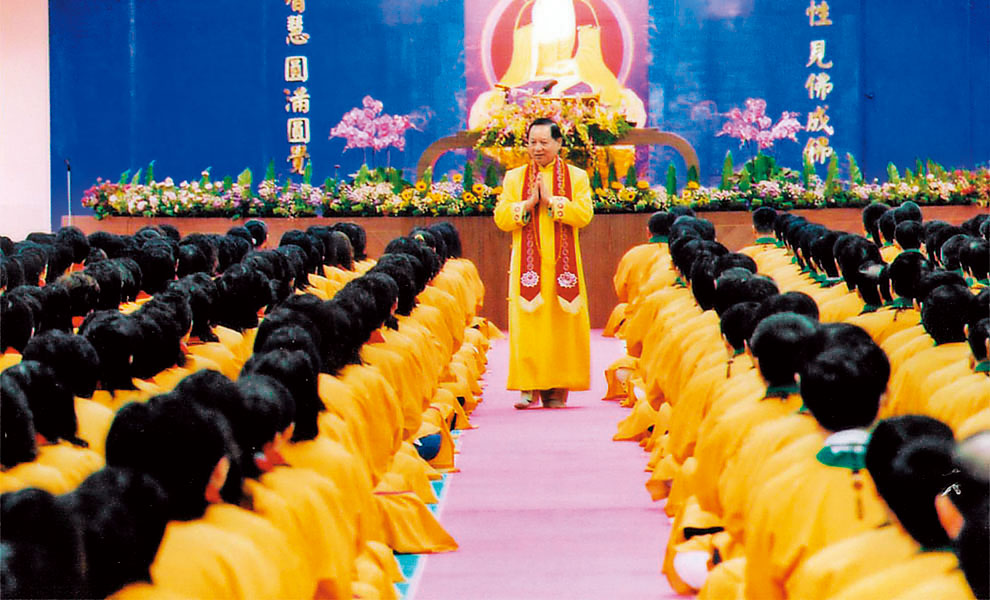 妙天擔任「國會政黨聯盟」黨主席，併入擁有20萬黨員的民國黨後，黨員規模僅次於藍綠2大黨。（翻攝財團法人釋迦牟尼佛救世基金會官網）