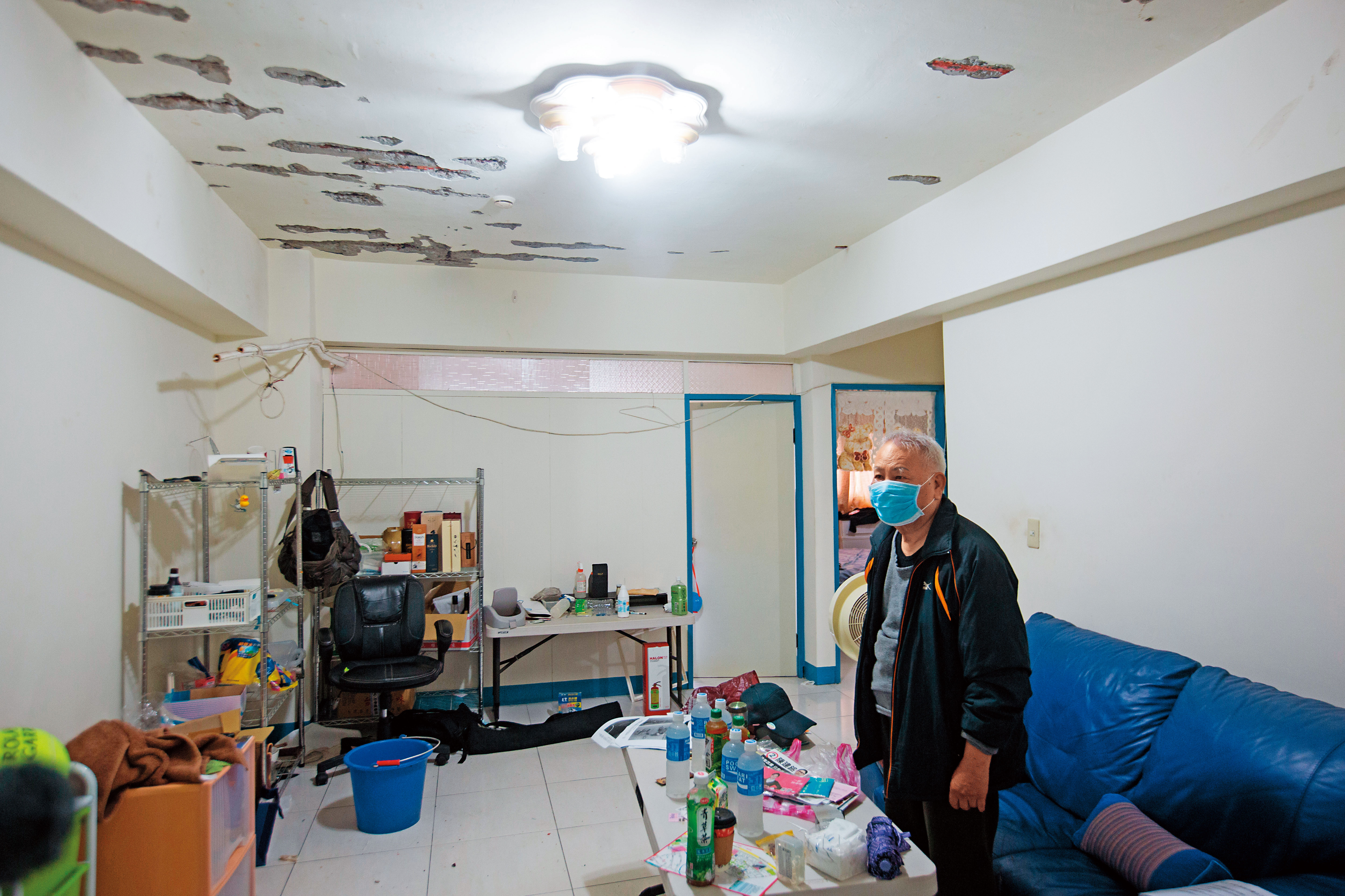 持續漏水導致樓下屋主郭先生被迫搬家，住了30年的老家無法修復。