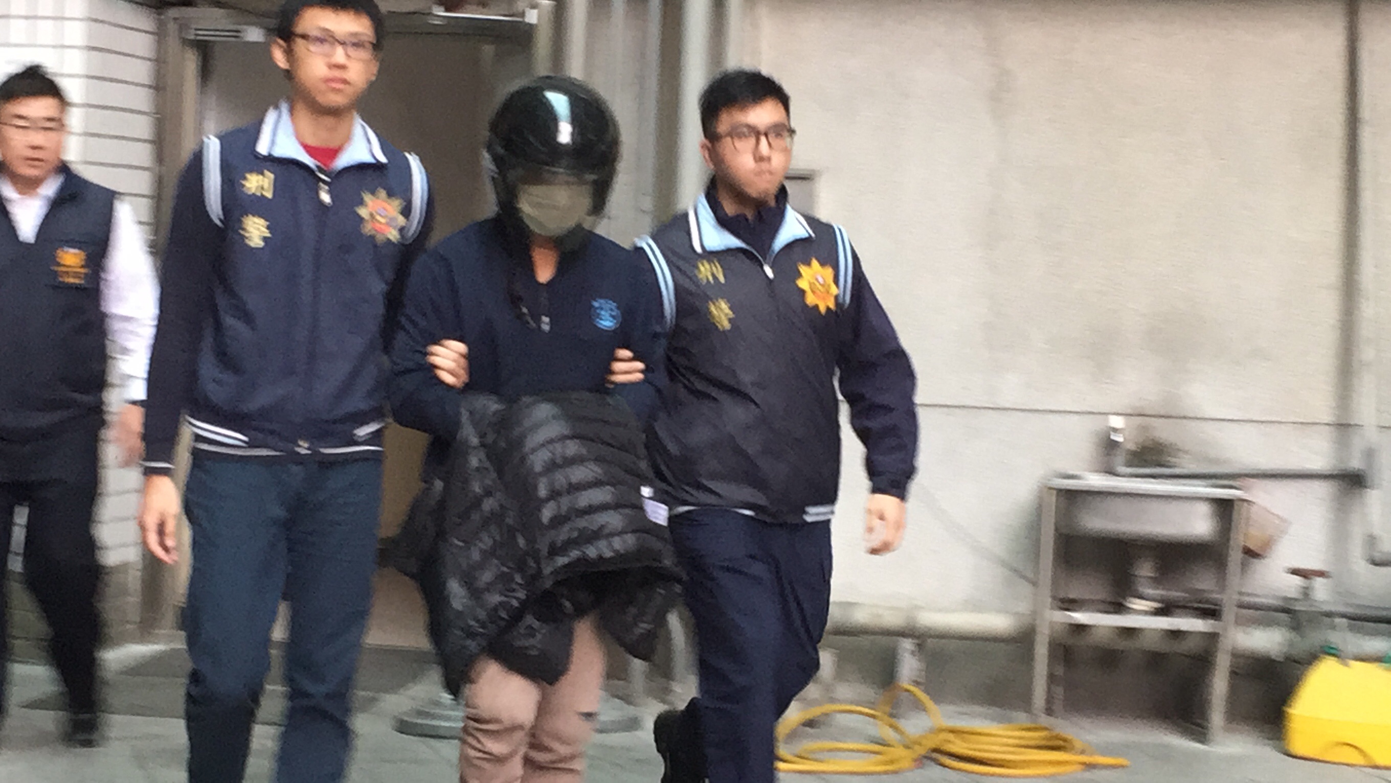 越南籍范嫌被迫跟著老闆搶劫，犯案後十分後悔。（翻攝畫面）