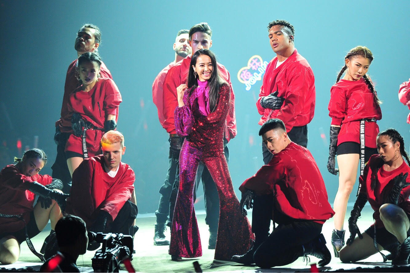 蔡依林在演唱時笑得很開心。（台視提供）