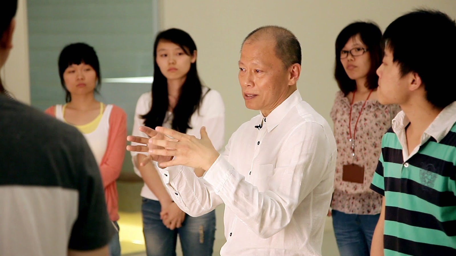 張毅經營琉璃事業有成之外,也耗時10年追求動畫夢,完成動畫電影《狗狗傷心誌》。