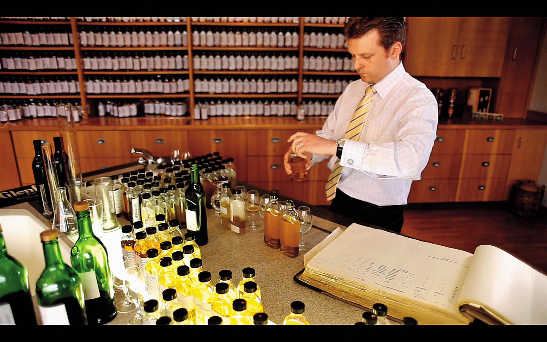 首席調酒師暨麥芽大師布萊恩金斯曼，曾經跟在前任大衛史都華身邊擔任助手長達8年時間。他認為格蘭菲迪是個強調先鋒創新的品牌，而家族經營更能專注品質與長期效應。