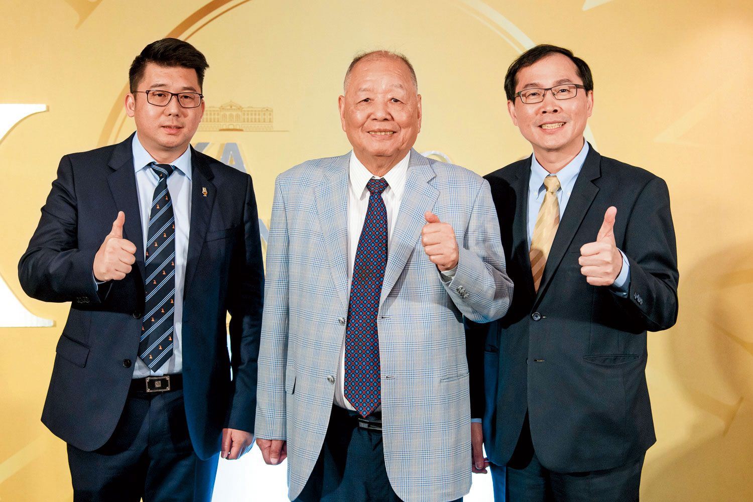 2018年12月4日金車威士忌上市10週年記者會，金車集團董事長李添財（中）、金車集團總經理李玉鼎（右）以及首席釀酒師張郁嵐（左），一同為Kavalan 10週年紀念酒款站台。