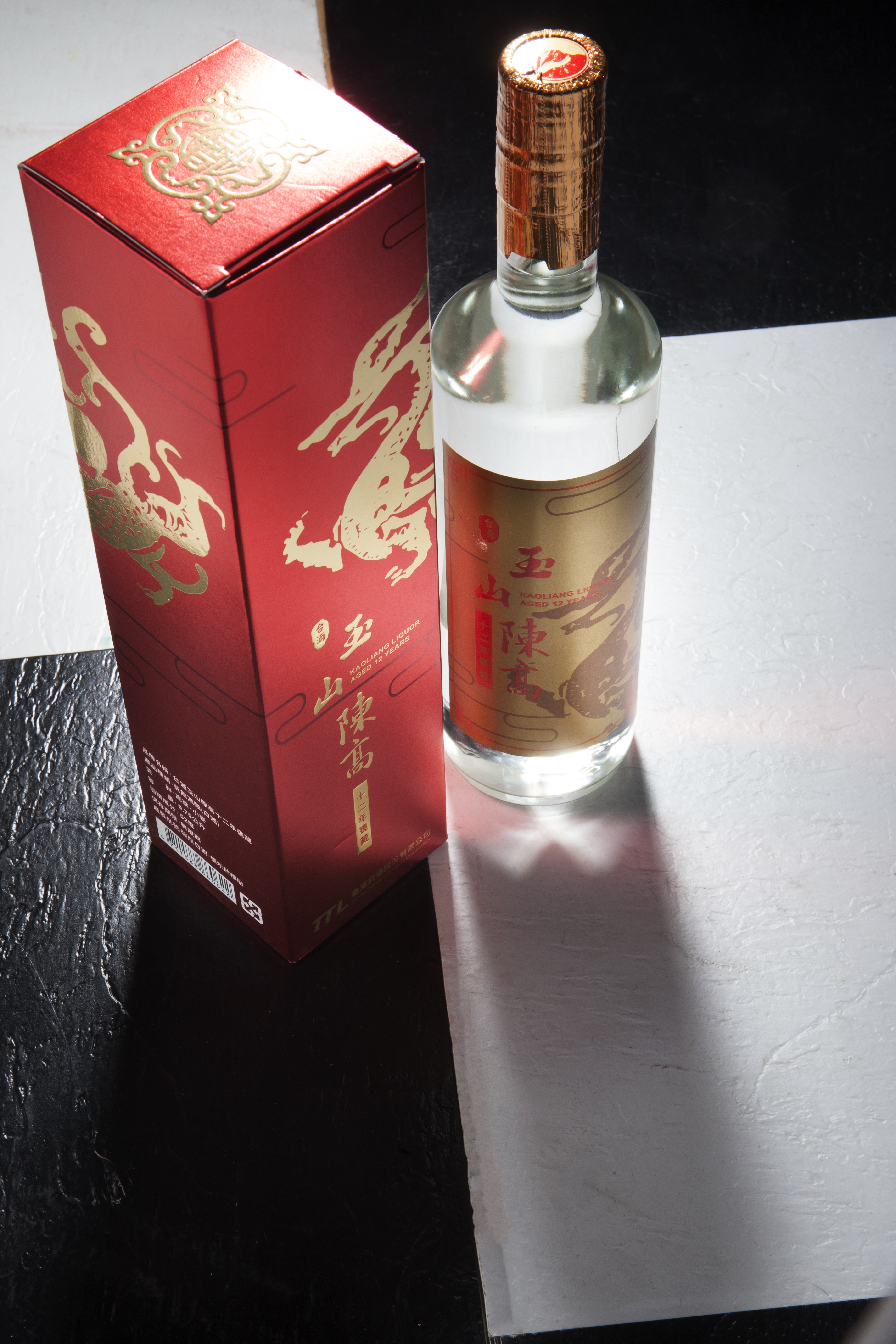 中國神話中有四大瑞獸，分別為麒麟、鳳凰、龜、龍，此酒12年陳高以瑞獸之首來命名為「紅麒麟」，有祥瑞福氣的涵意。