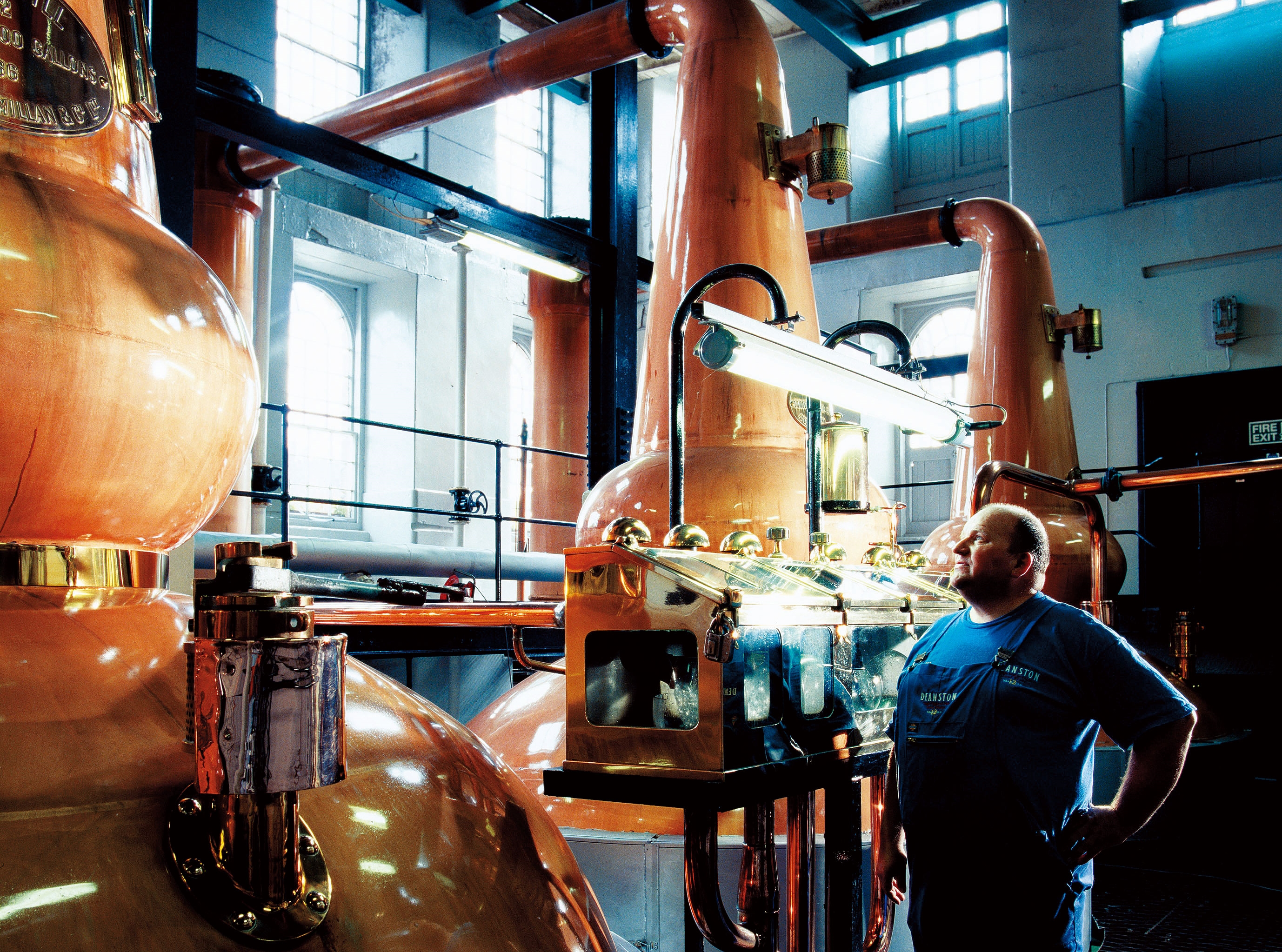 仕高利達3大酒廠皆擁有絕佳氣候條件,加上首席資深釀酒團隊進駐,以精湛調和工藝進行調配,把關所有酒質穩定性。