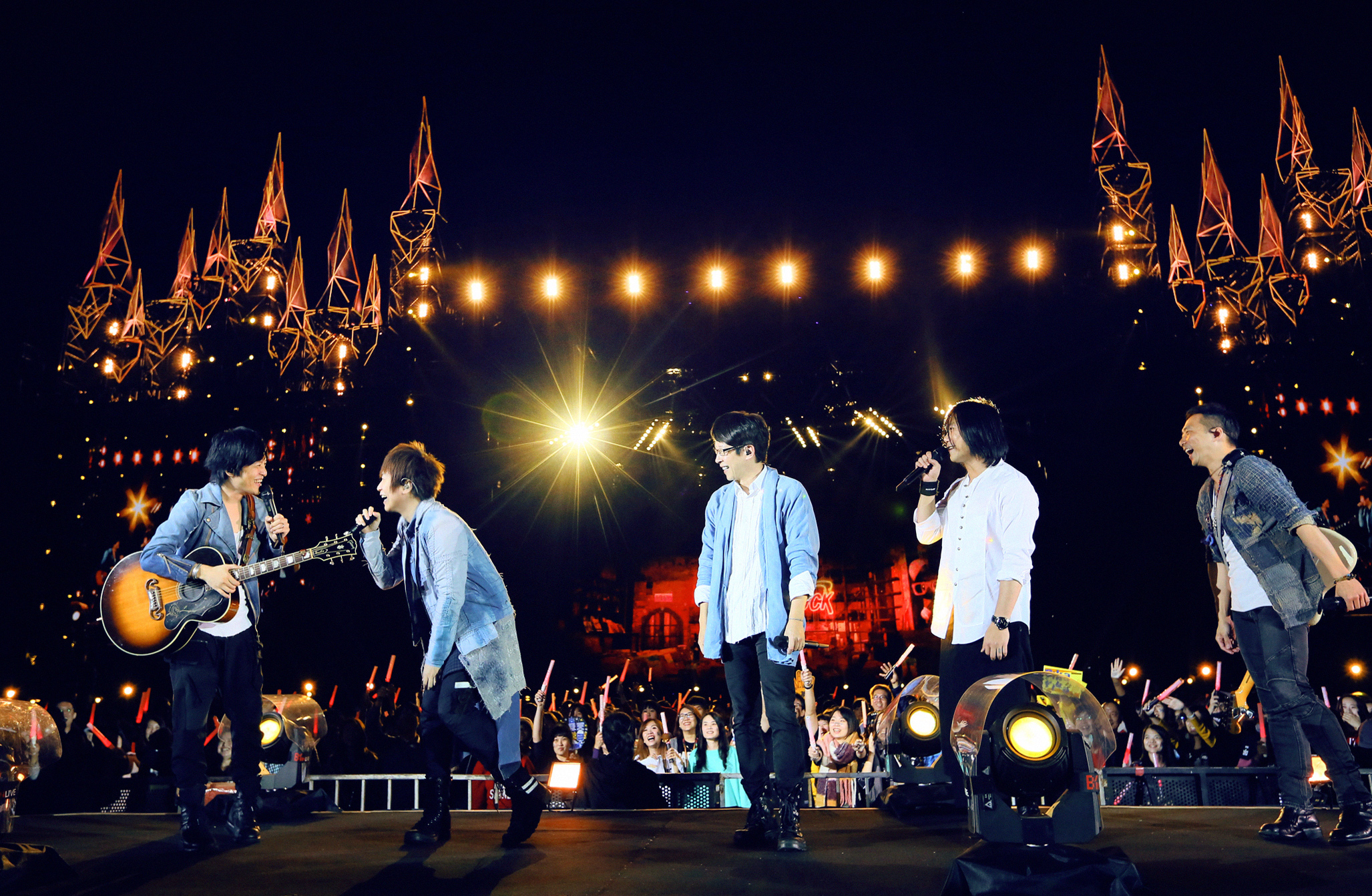 五月天台中最終場昨（6日）開唱，送上超多彩蛋歌曲讓歌迷嗨翻。（相信音樂提供）