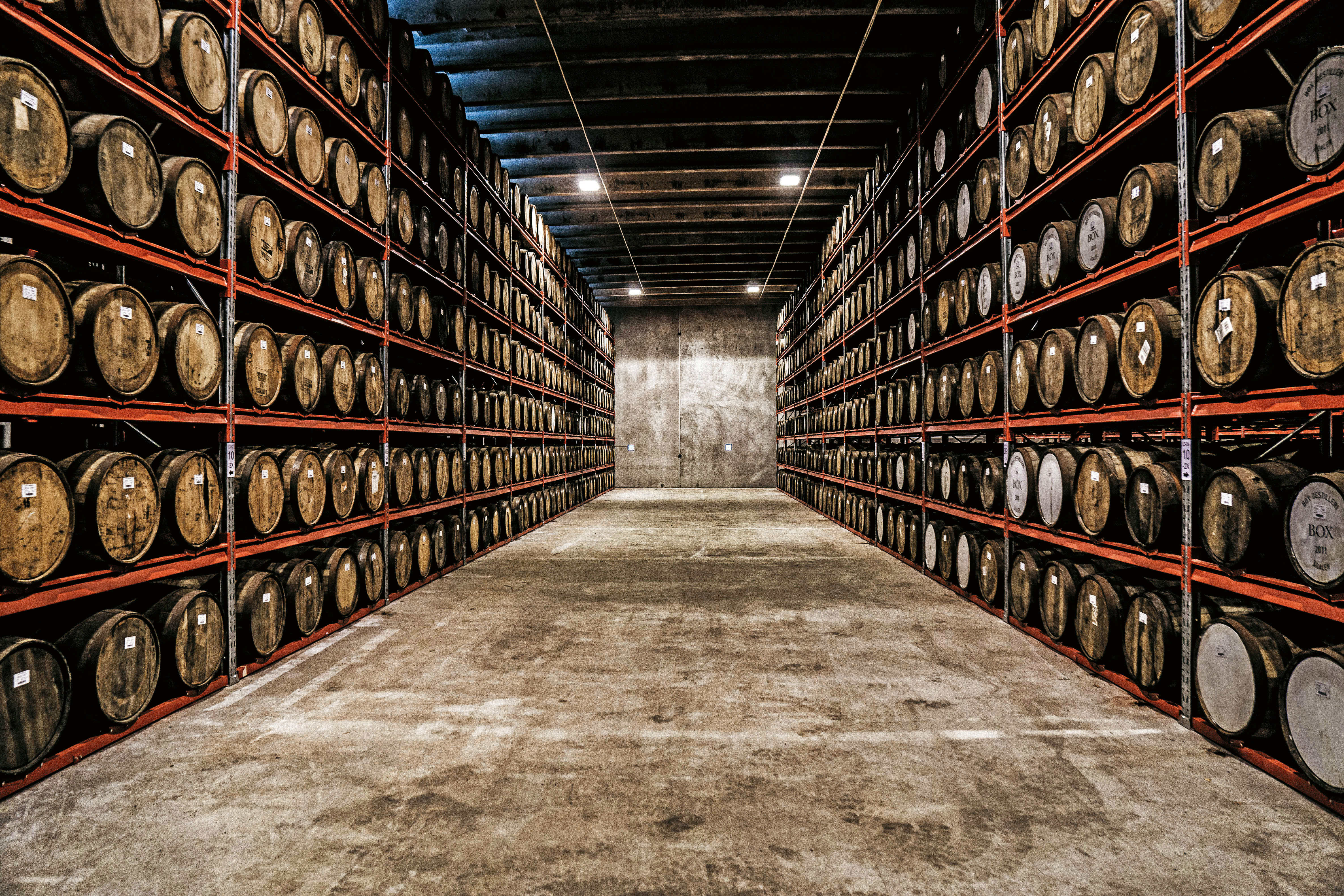 瑞典高岸擁有全球最獨特的熟成環境，酒窖的波本桶皆為第一次填充（first-fill），確保賦予新酒最濃醇的風味。