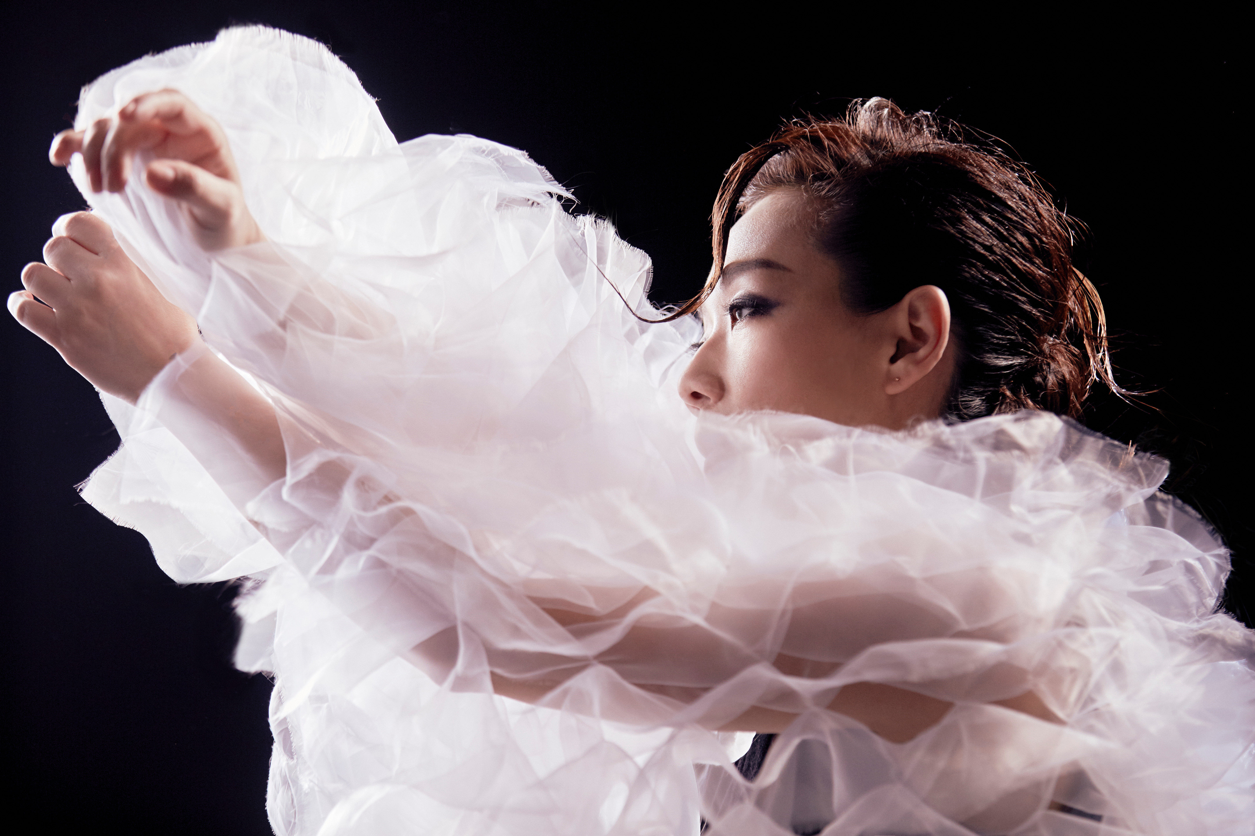 林憶蓮拍攝新歌〈纖維〉MV，僅用了3個半小時就大功告成。（天地合提供）