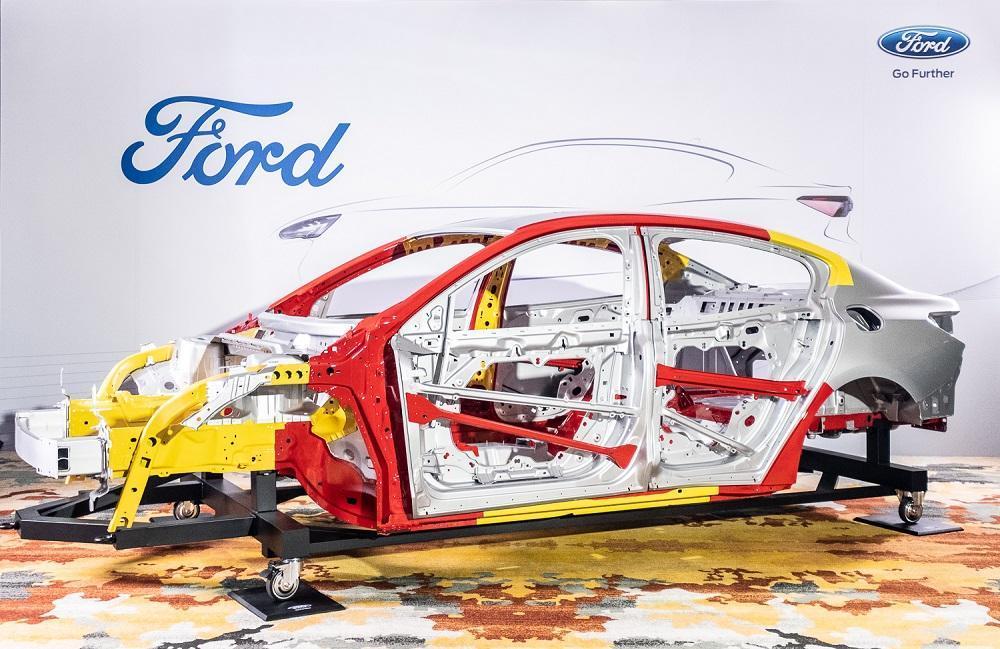 The All-New Ford Focus 全車採用高達33%航太級硼鋼鋼材，不僅白車身重量減輕16公斤，更進而提升車體抗扭曲強度達20%，帶來更棒的駕馭回饋，而更輕量化的車身也讓空氣動力學表現更優化，帶來更好的油耗經濟性。先進動力與傳輸系統再度定義駕馭樂趣。（福特六和提供）