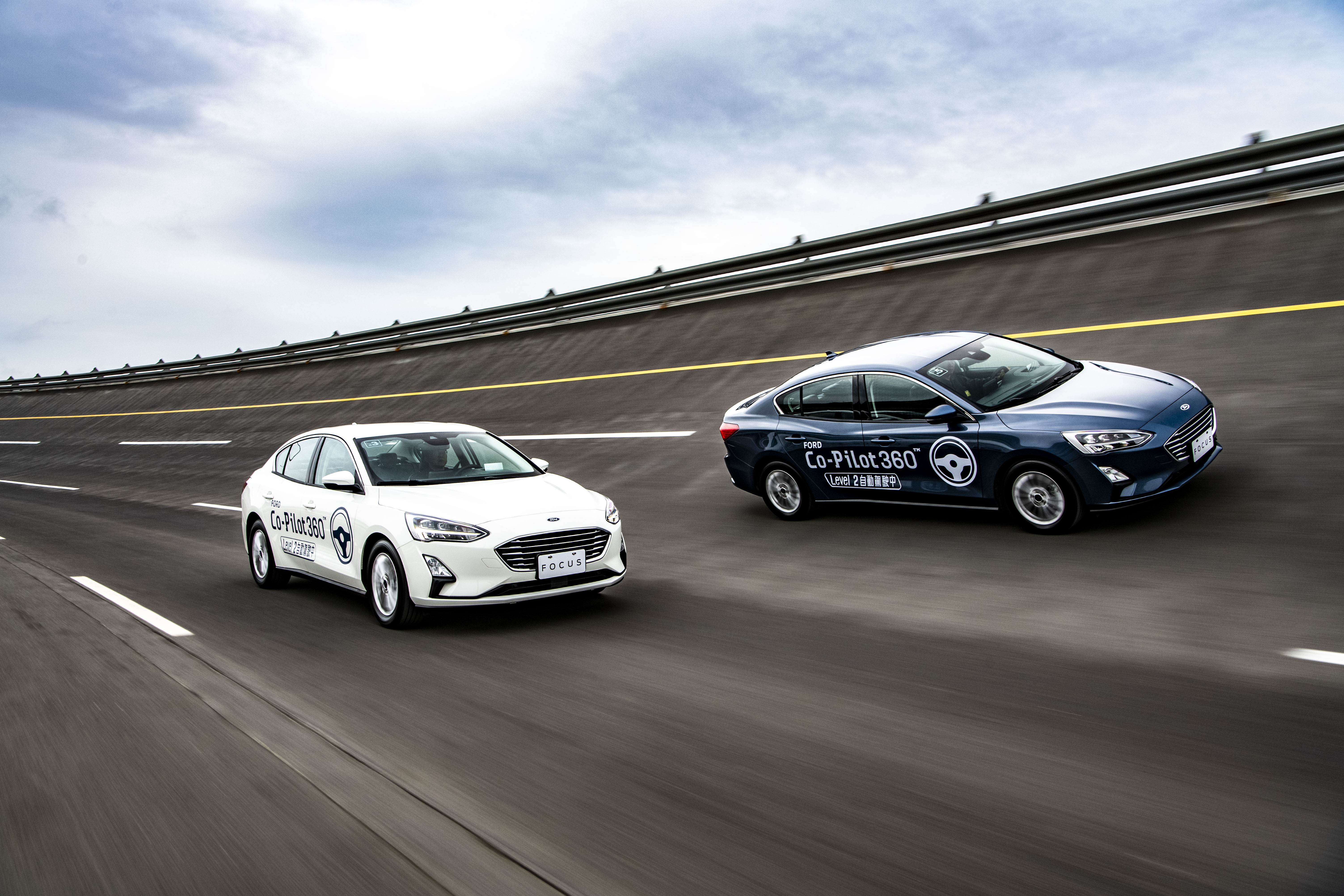 The All-New Ford Focus 導入1.5升三缸EcoBoost渦輪直噴引擎，提供同级引擎最高馬力182ps，搭配8速手自排變速箱讓換檔更順暢綿密，更在全新 C2 底盤加持下，增添駕駛樂趣。（福特六和提供）