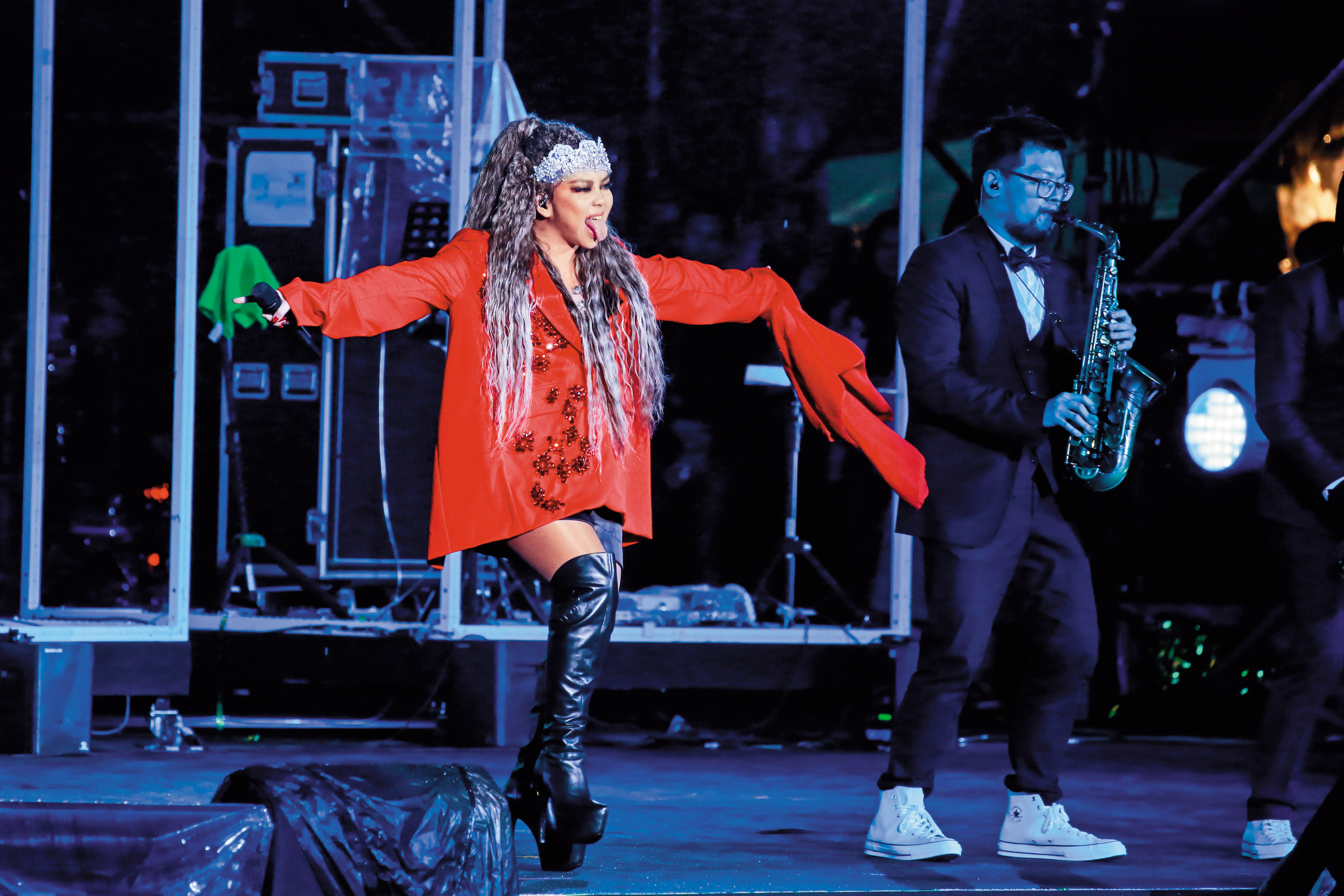 沒想到阿妹的舌頭深藏不露，伸出來又粗又長，size非常驚人。