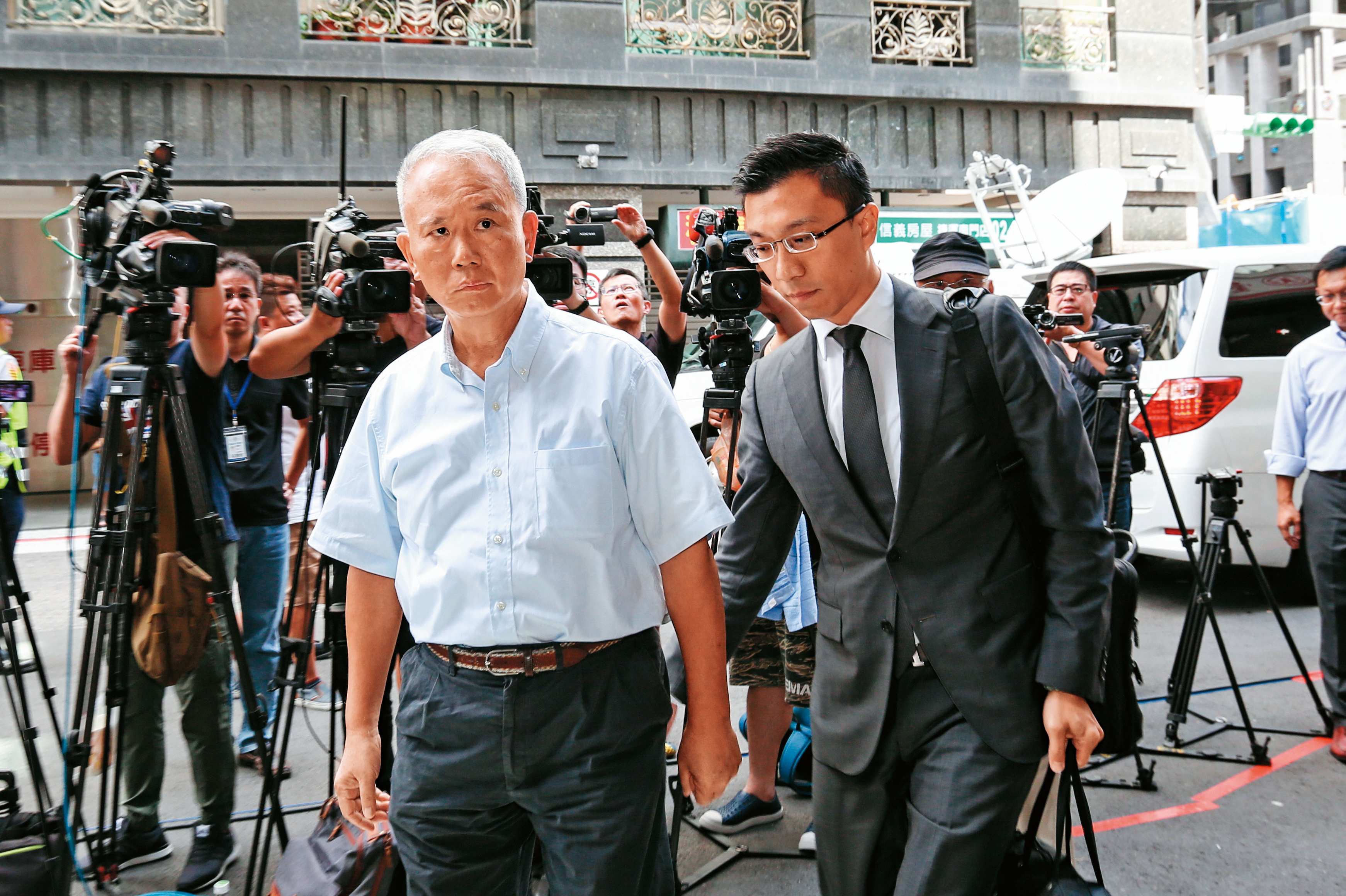 頂新公司前董事長魏應充（左）因頂新油品案遭二審判有罪，如今外媒披露新證據，有利魏的訴訟。