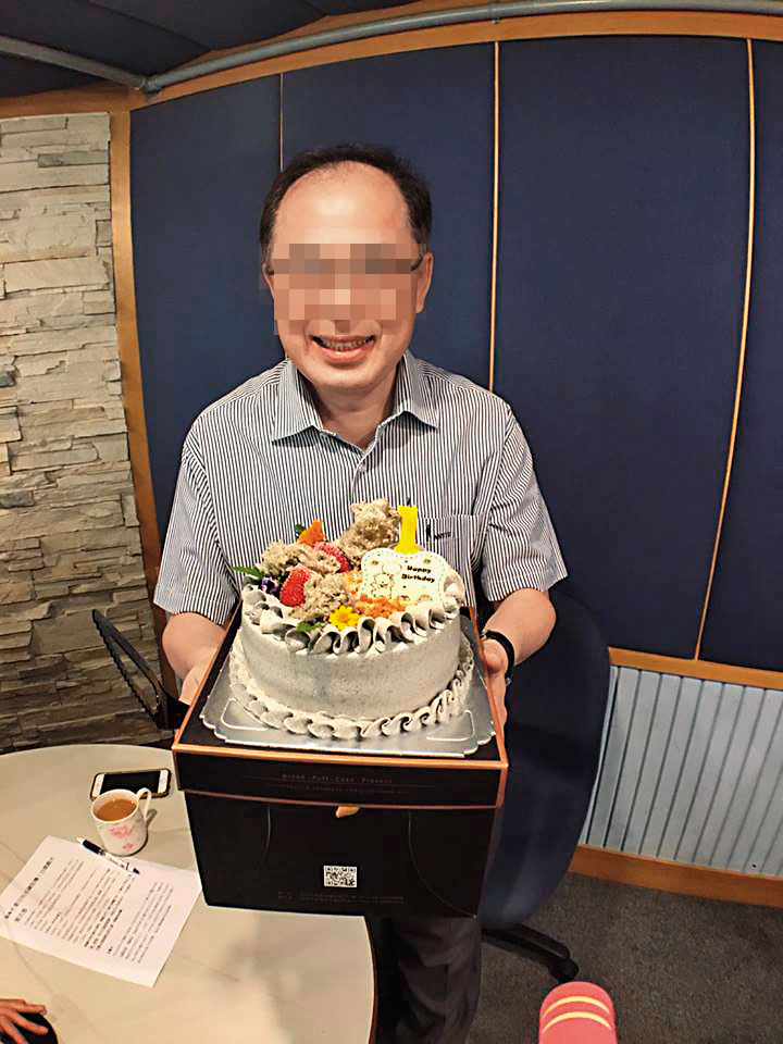 台中知名牙醫豐富偷情被逮，除了與小三在摩鐵偷情，和小四在佛堂做愛的影像也流出，卻不肯認錯。（翻攝臉書）