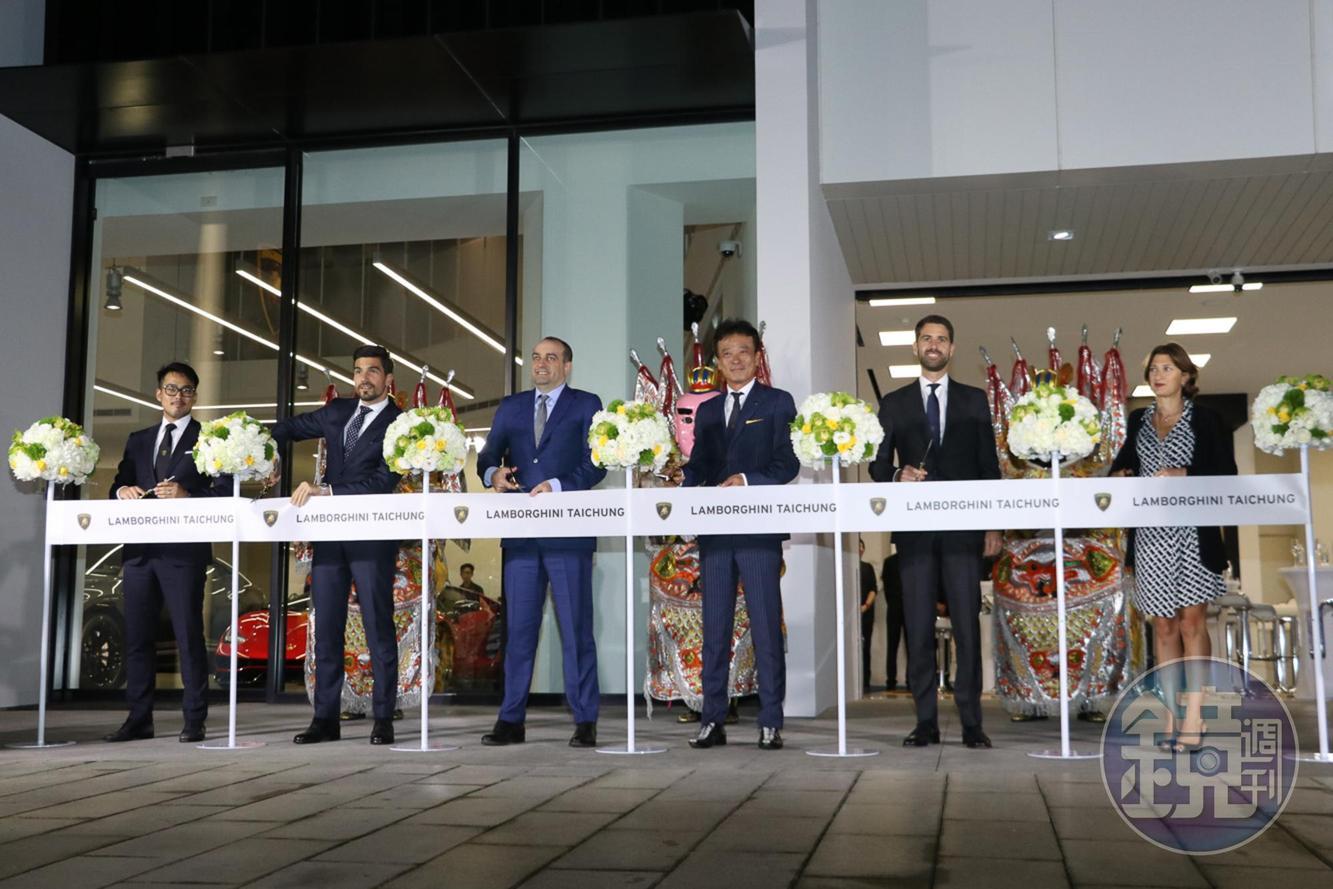 Lamborghini總代理嘉鎷興業總經理趙一葵（右三）。