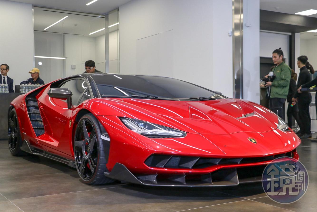 價格破億，全台唯一的Lamborghini Centenario也進駐展示中心擺設。